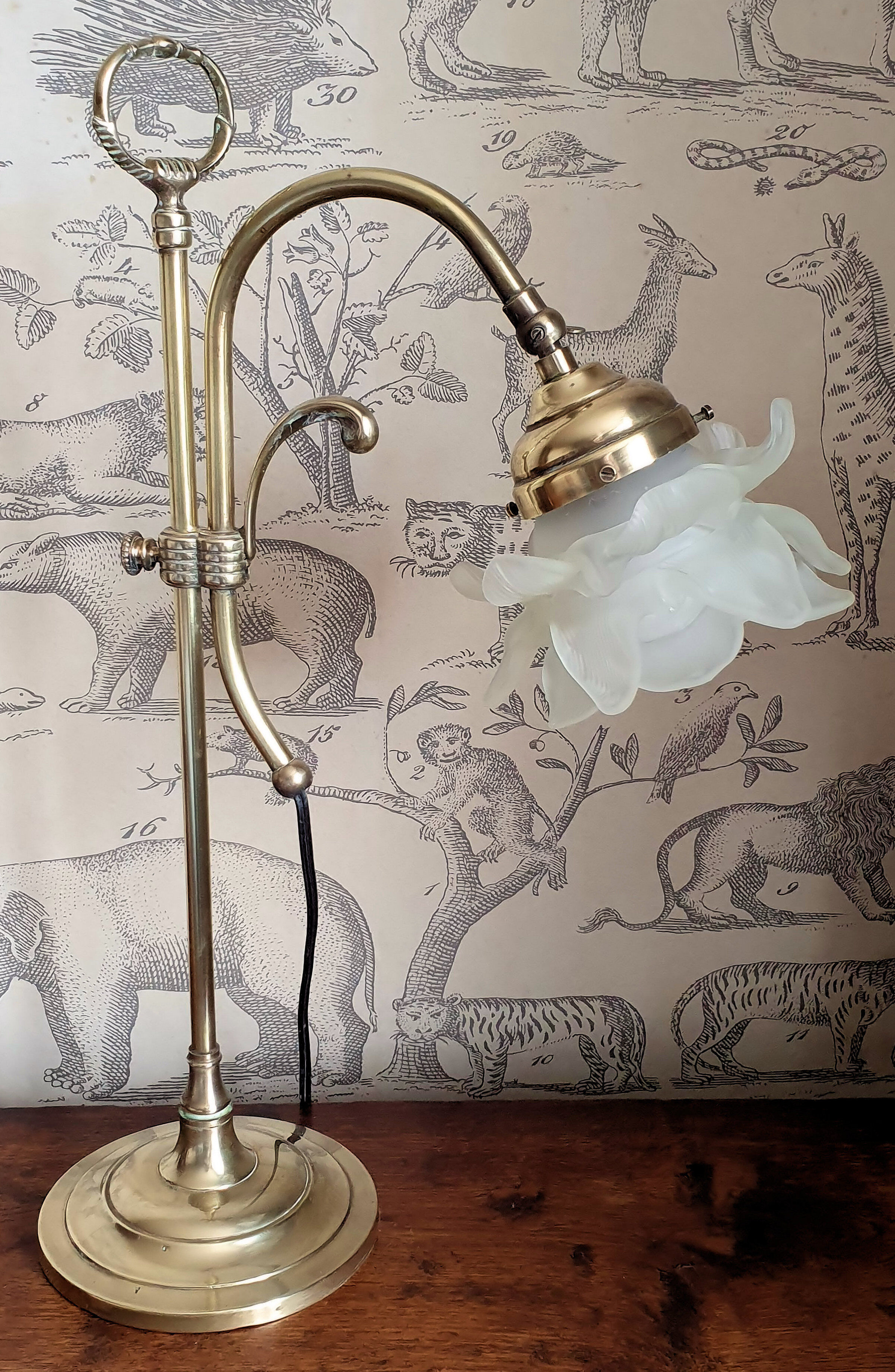 Brass table lamp and glass paste