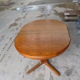 Scandinavian round table
