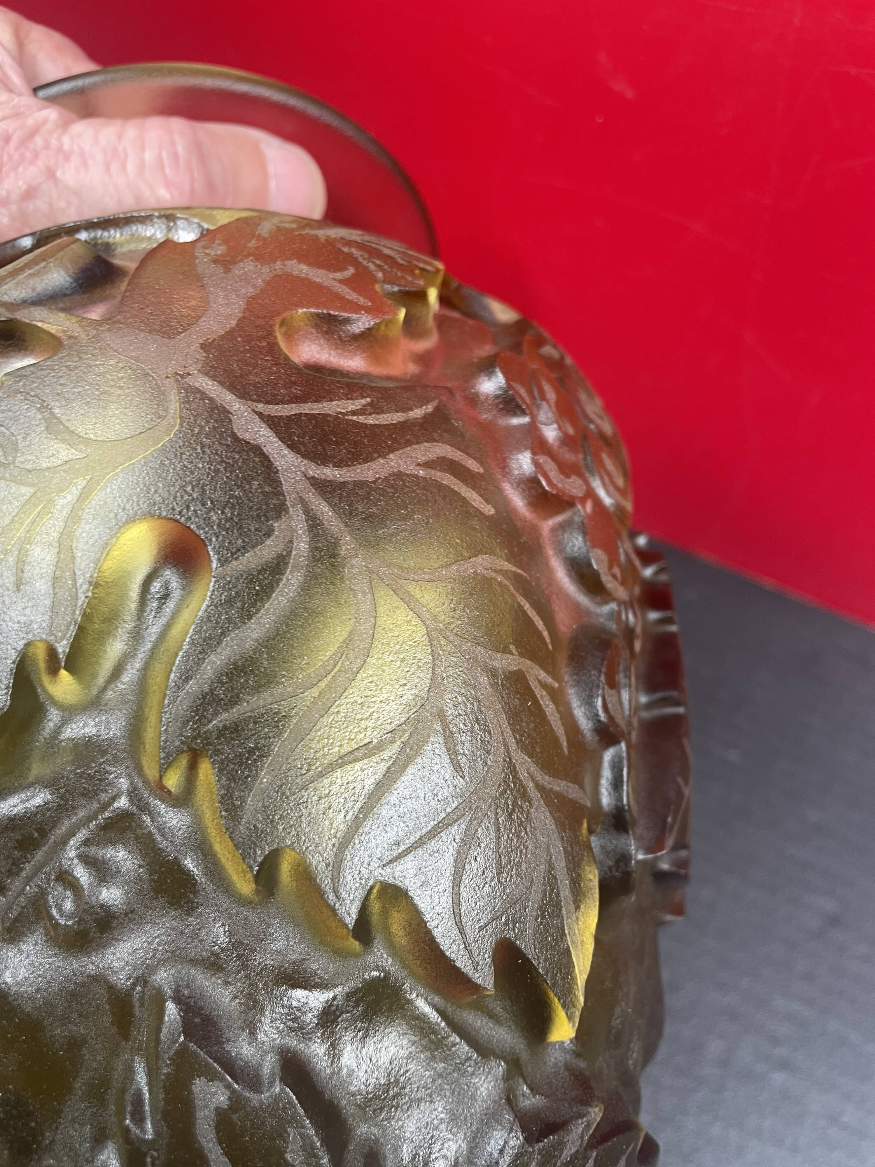 Très beau vase verre  pampre et feuilles de vigne, curieusement non signé 22 cm