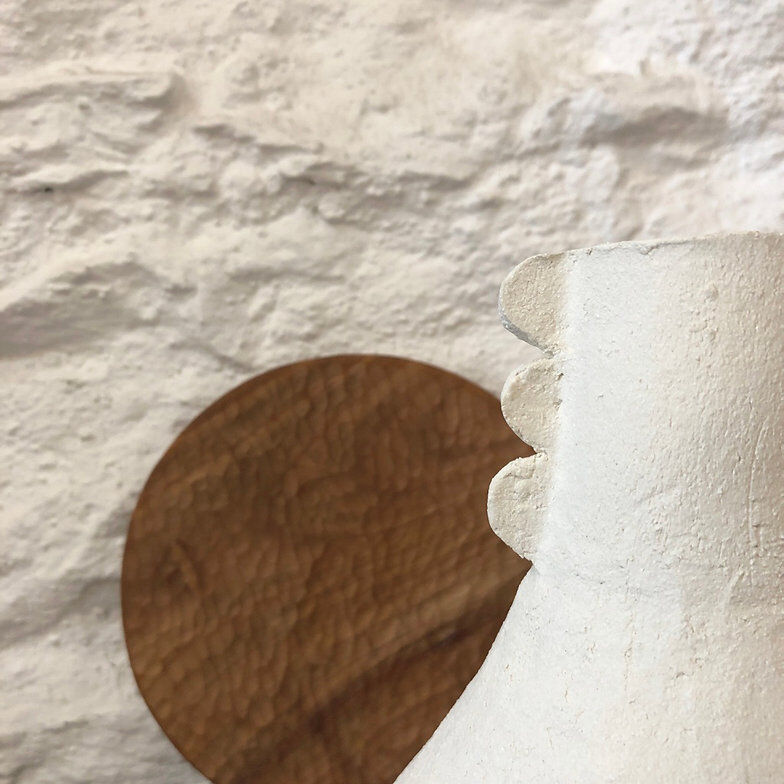 White totem vase - Cassandre Bouilly