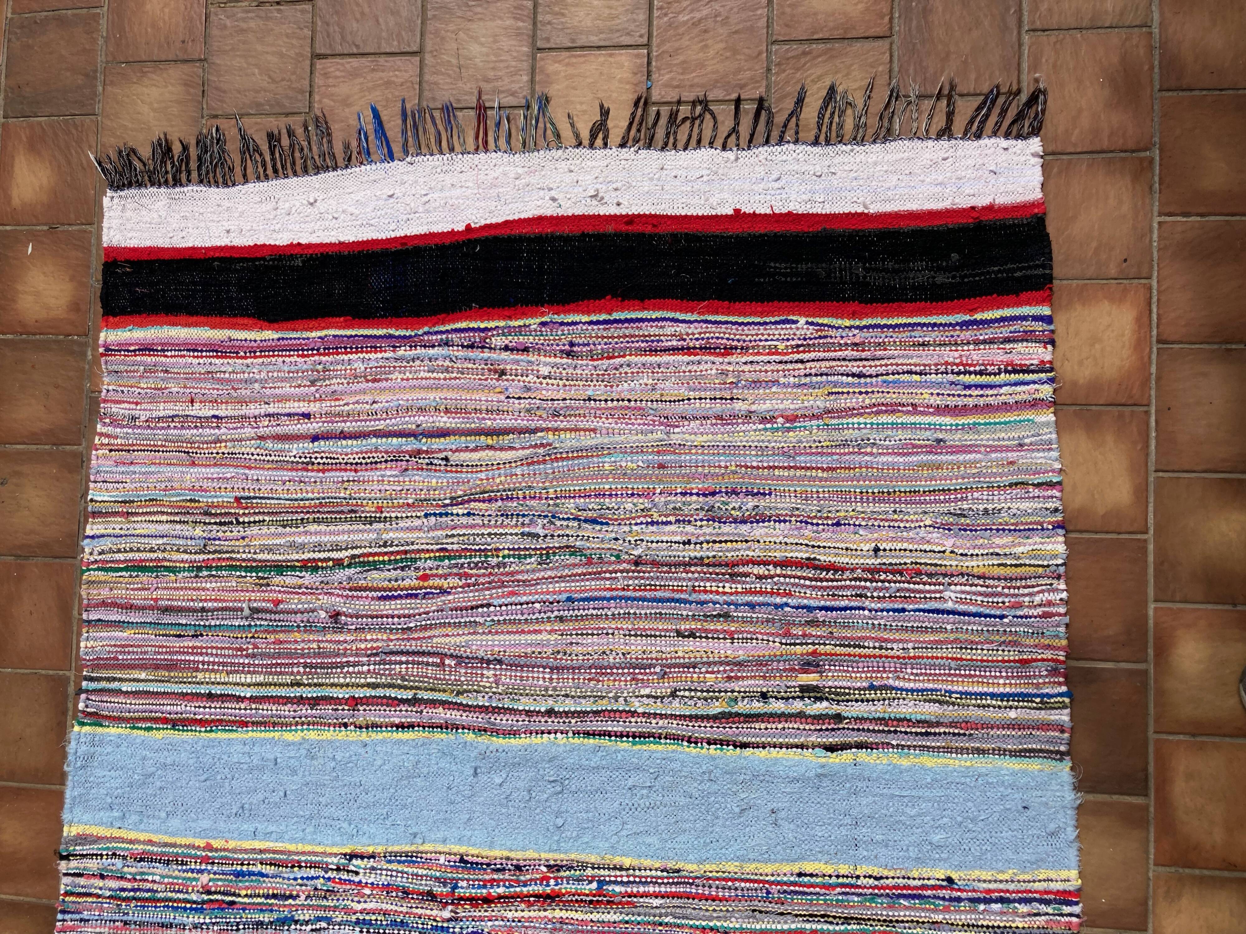 Contemporary and artisanal carpet 290 x 138 cm