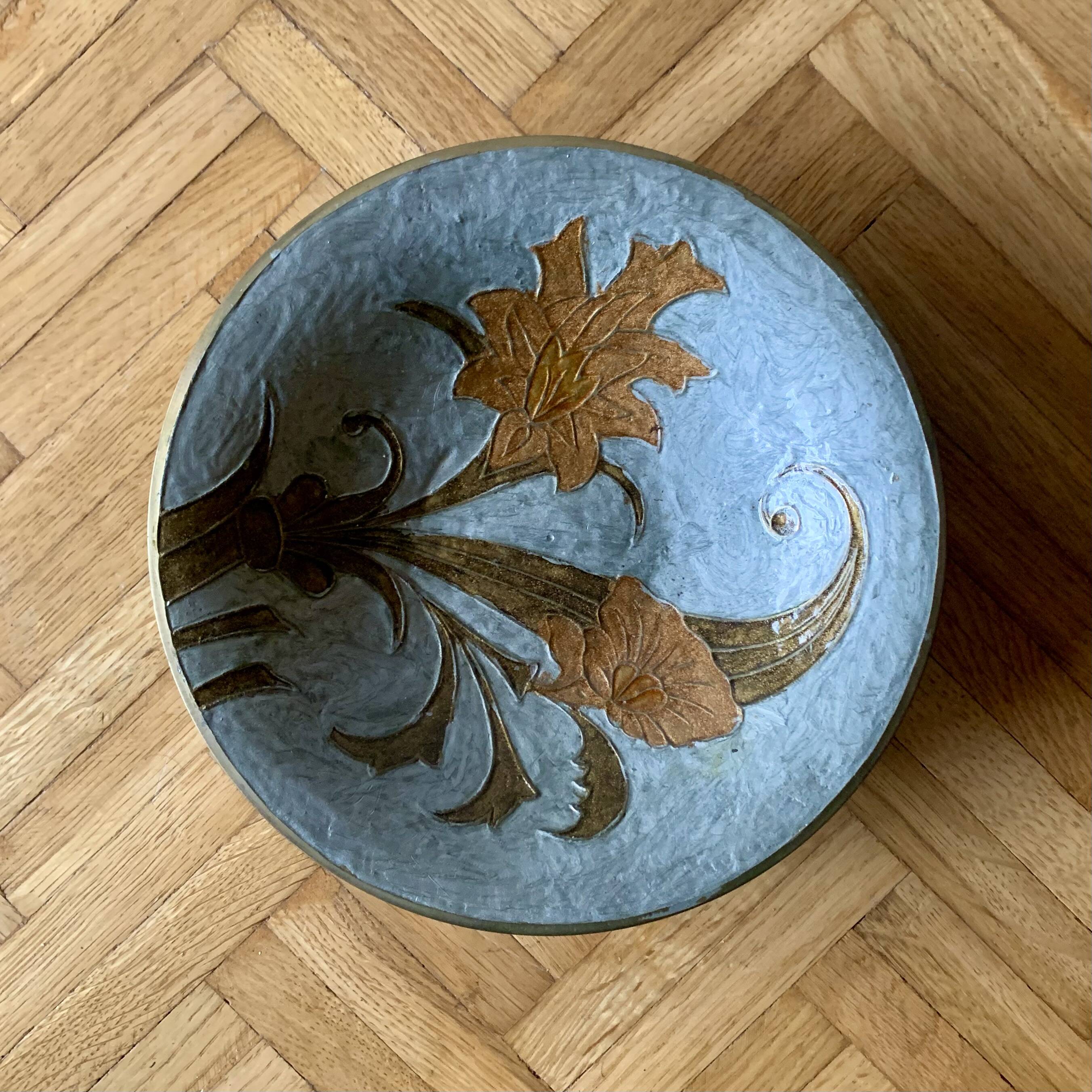 Cup on base in cloisonné brass