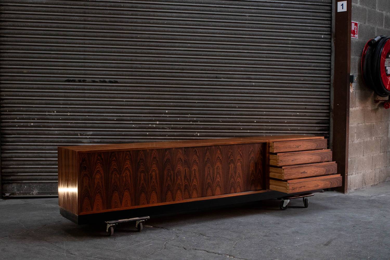 Wilhelm Renz. Enfilade in rosewood and laminate. Circa 1960-70.