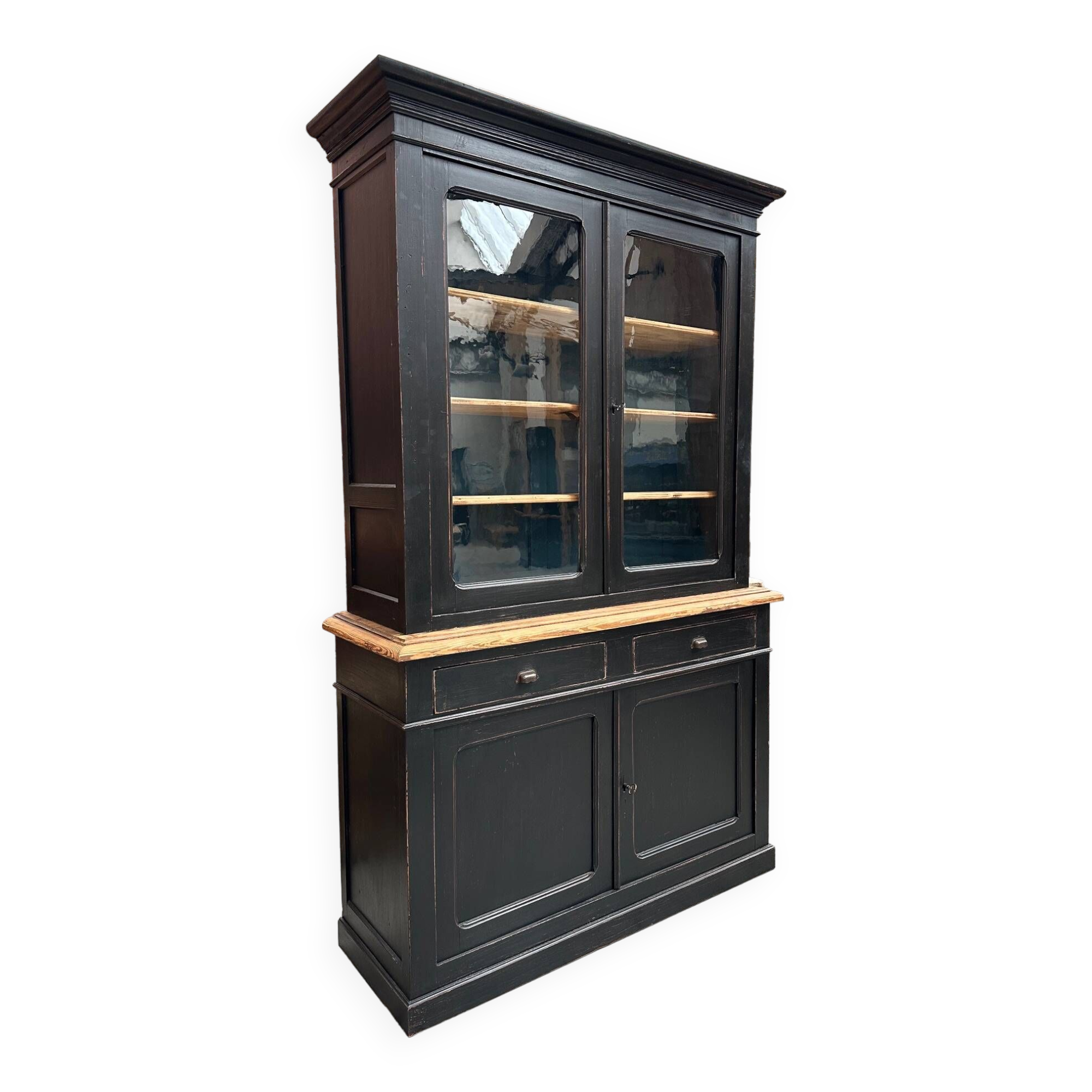 Early 20th century dresser