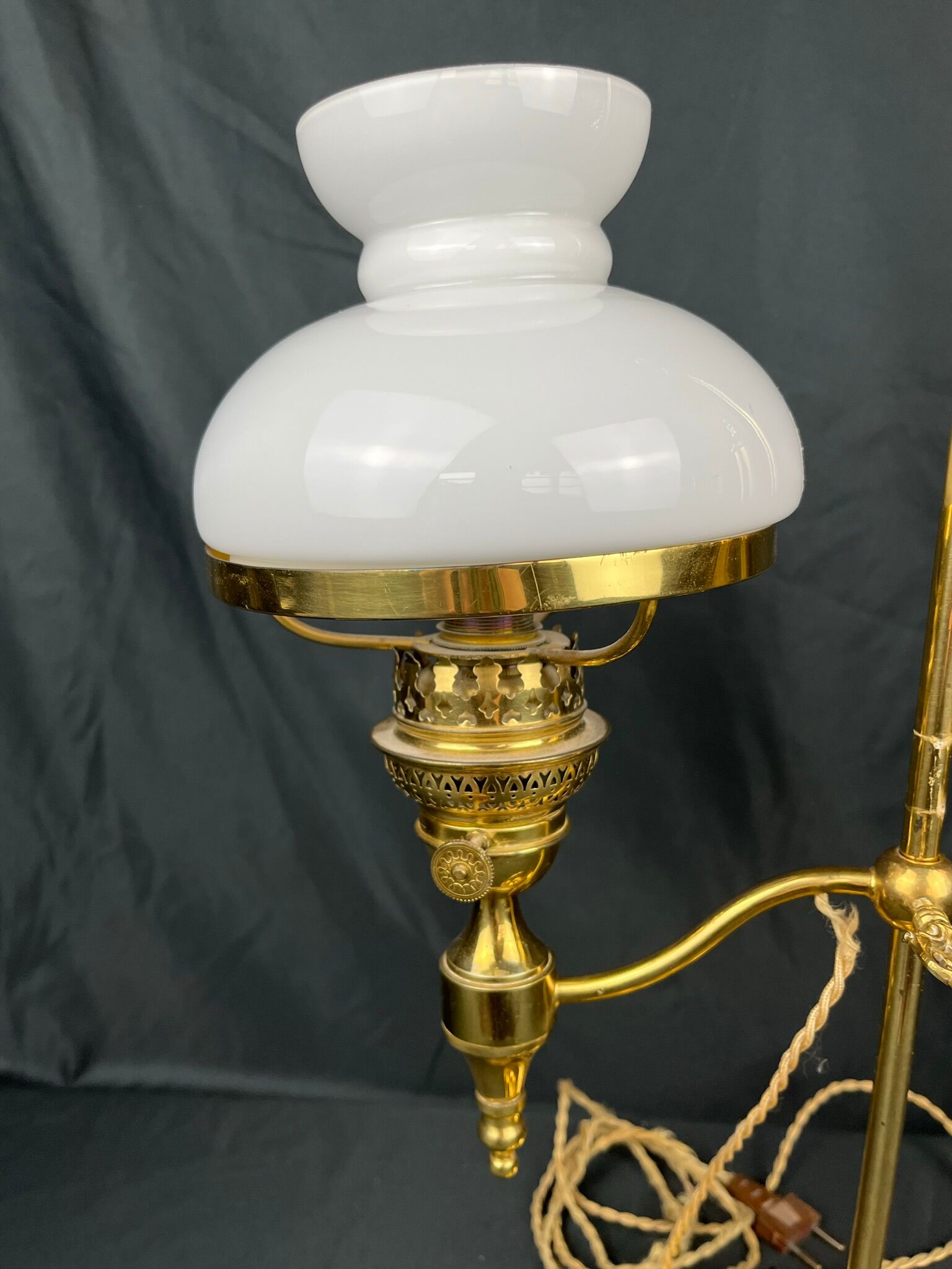 Antique Quintet opaline globe lamp, 20th century