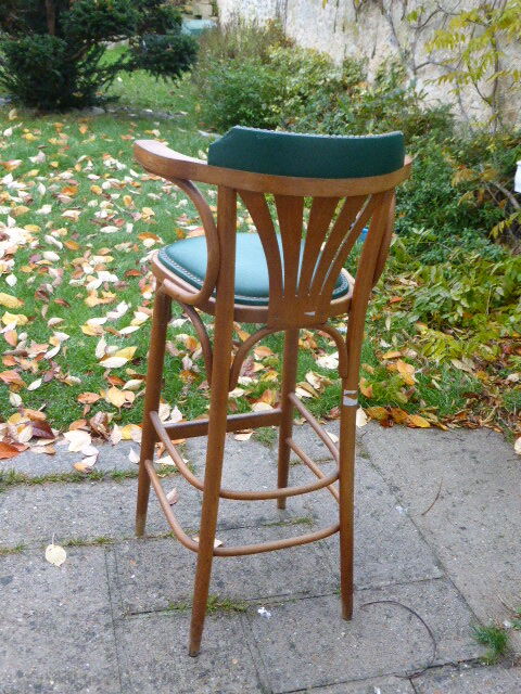Bar stool in green leather and curved wood