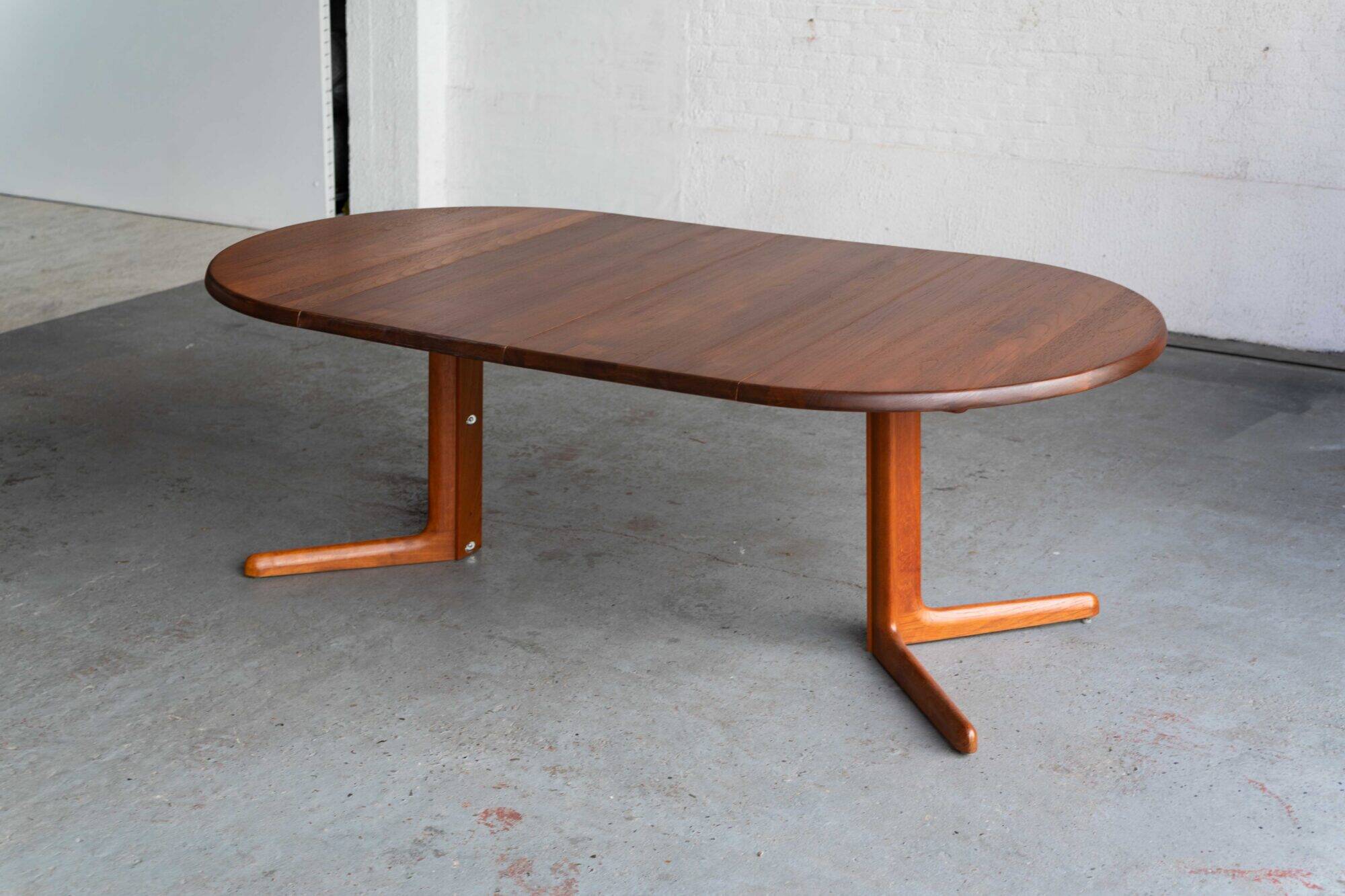 Dining table by Glostrup