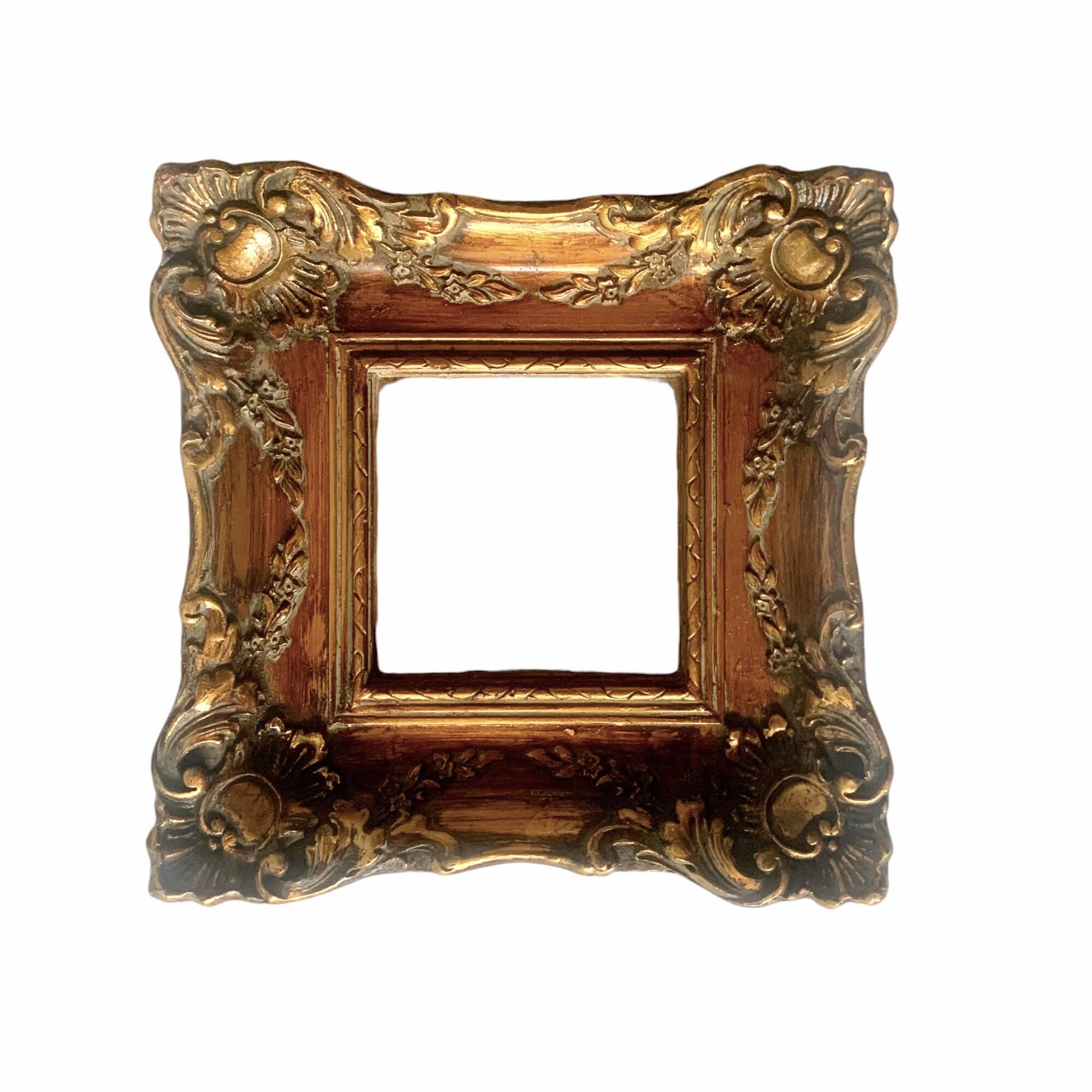Petit cadre carré en bois sculpté doré style rococo