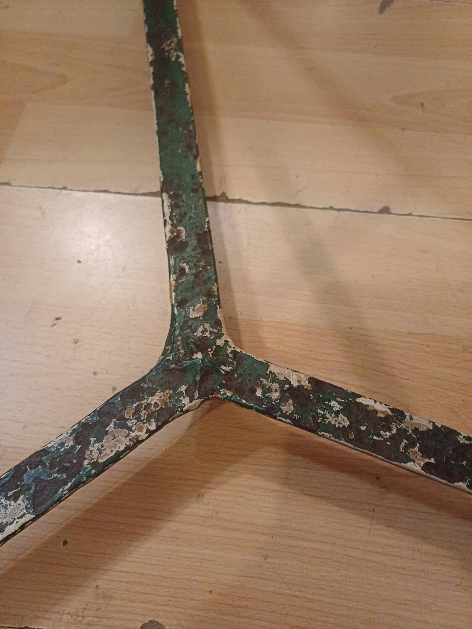 Large bistro pedestal table, 70 cm in diameter, circa 1900.