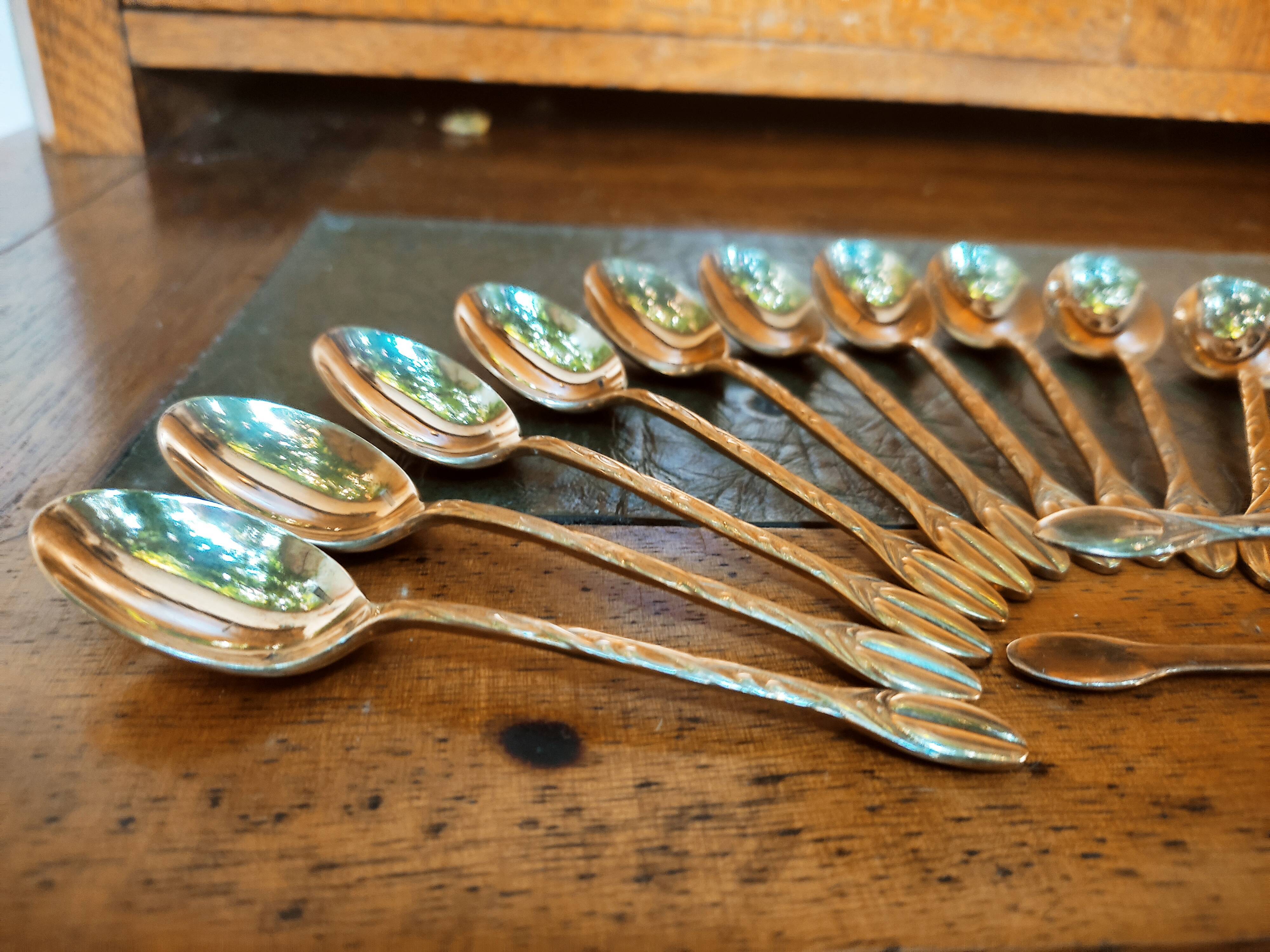 12 golden mocha spobbles and sugar claws