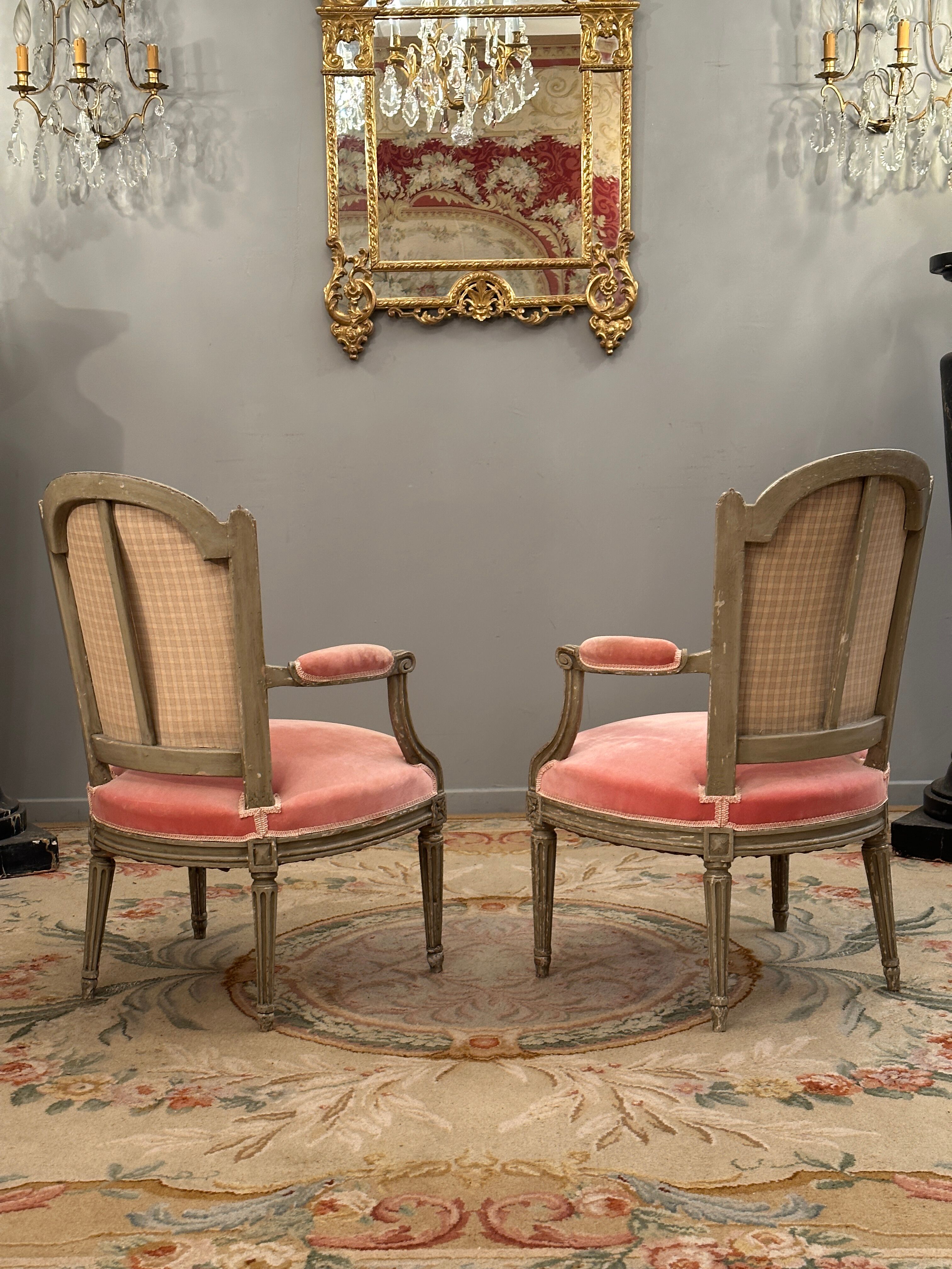 Paire de fauteuils cabriolets d'époque Louis XVI vers 1770