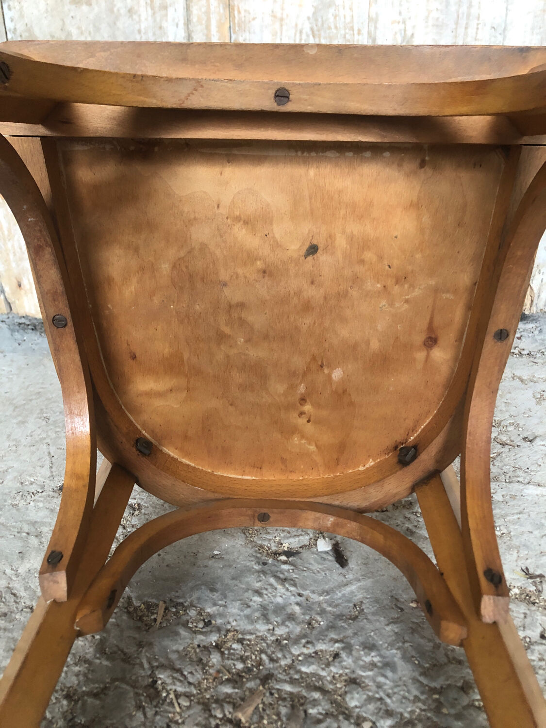 Chaise bistrot en bois clair vintage