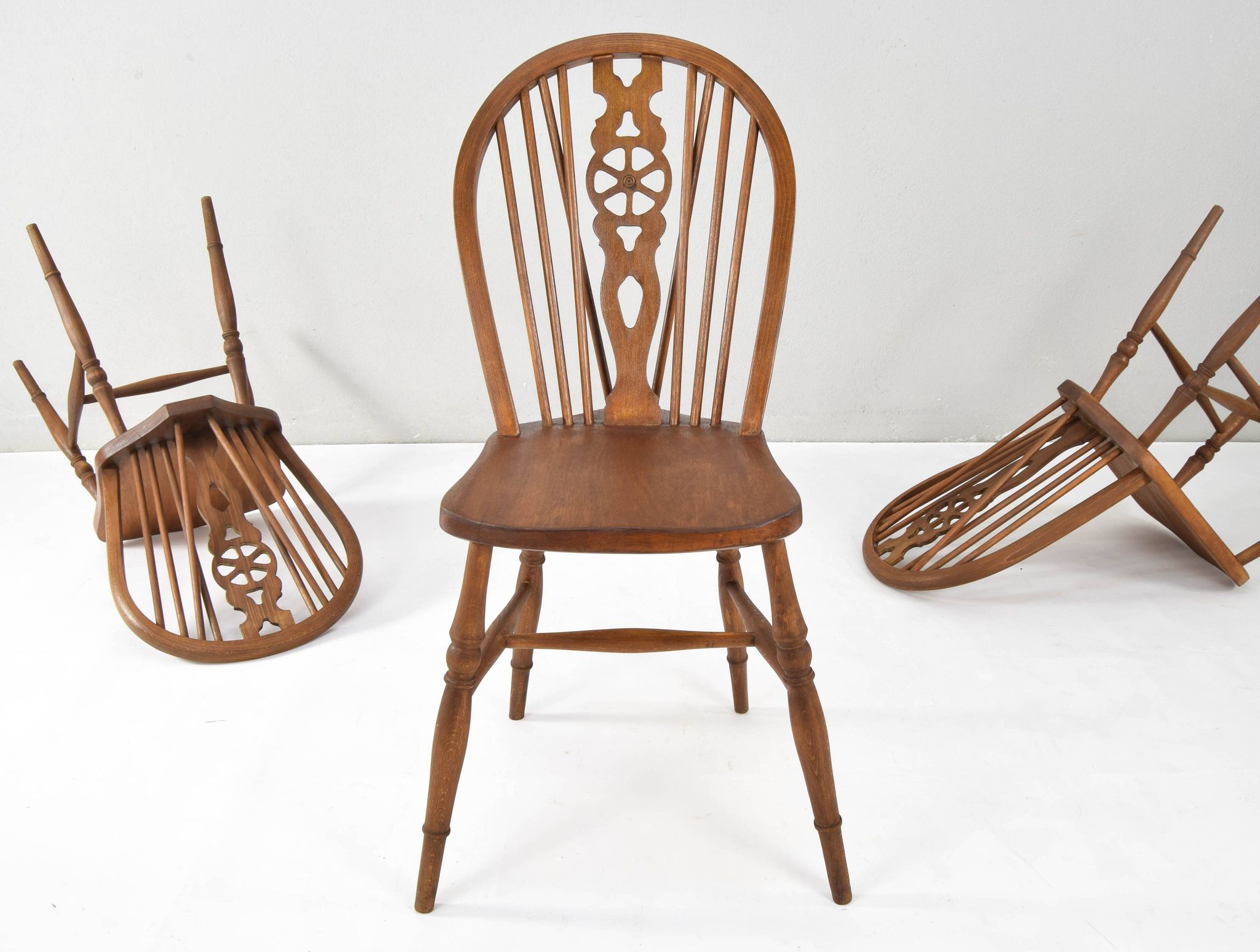 Windsor Antique Early 20th English Victorian Dining Room Chairs, Set of fou