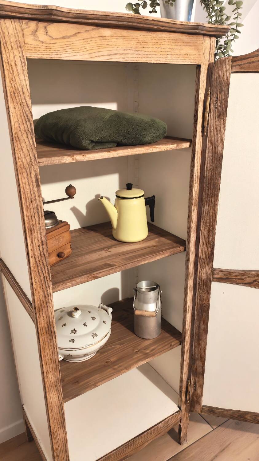 Renovated wooden bonnetière