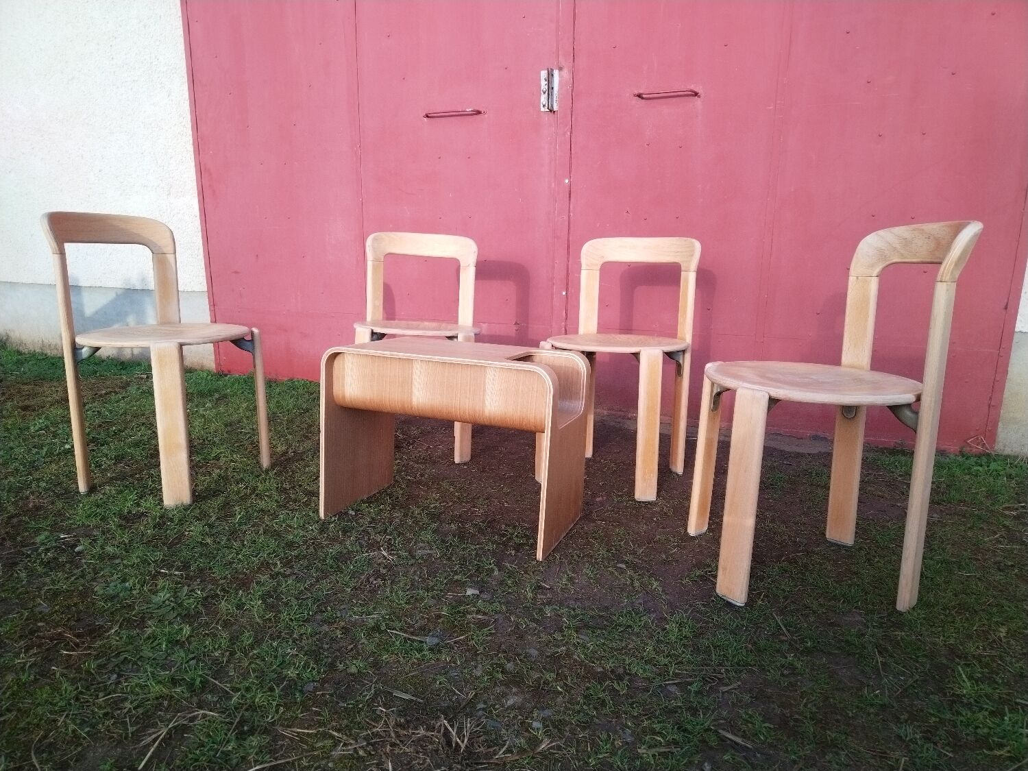 Living set with 4 chairs and a coffee table Bruno Rey
