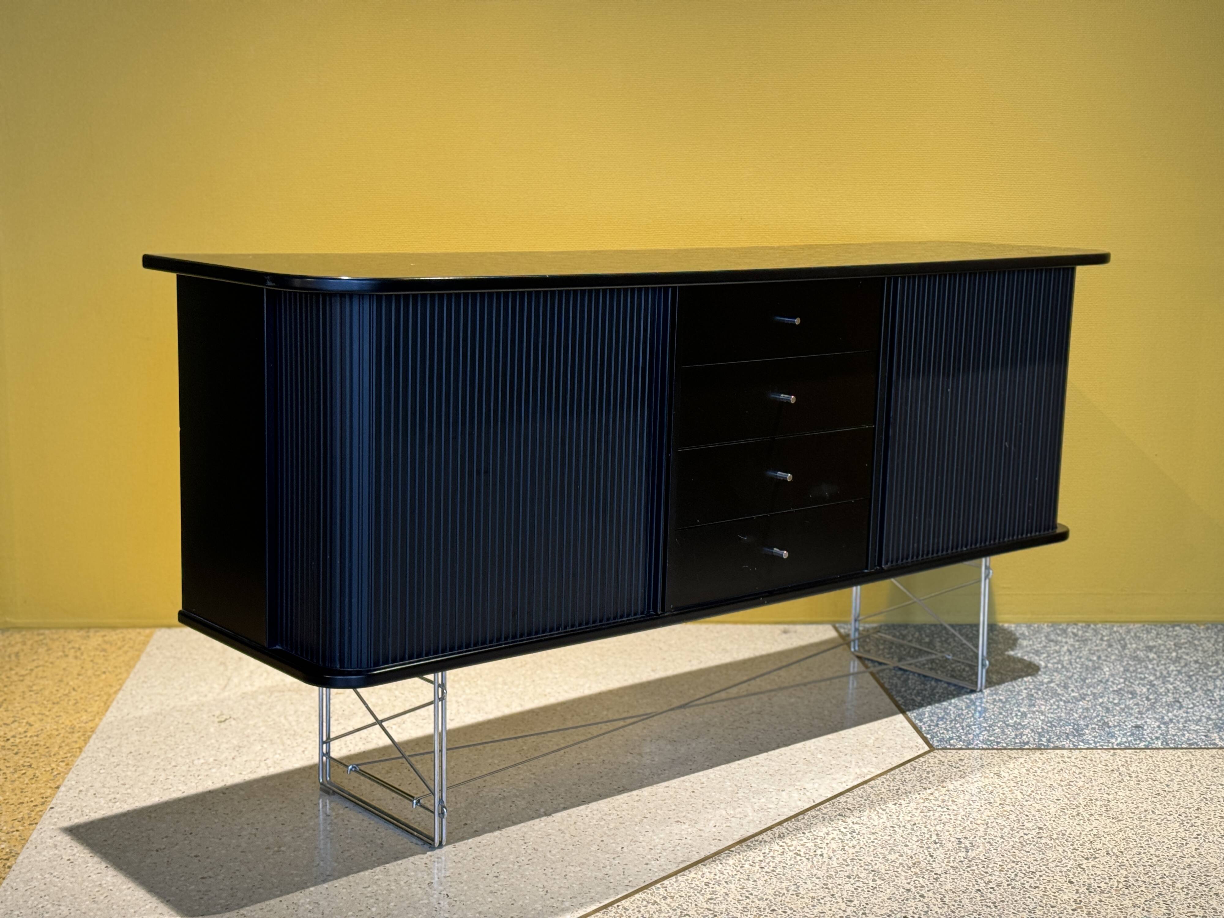 Buffet danois noir Denka, Danemark, années 1990