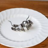 Set of a salt shaker and a pepper shaker in silver-plated metal, ENPS, England.