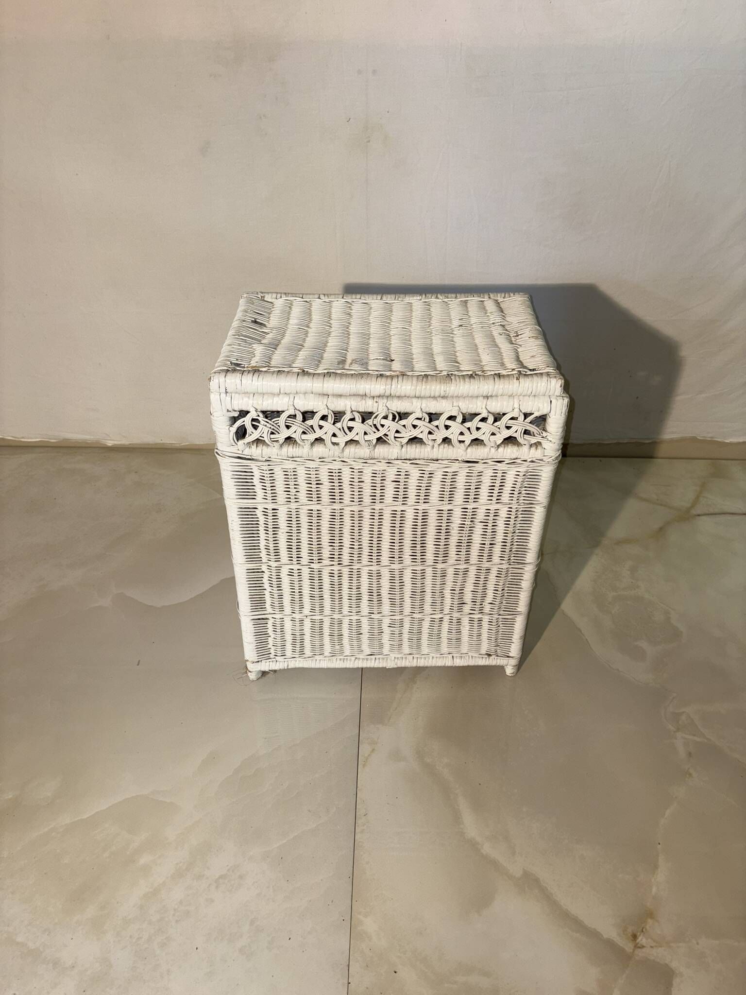 Ensemble chambre rotin blanc : commode, miroir, lit, panier
