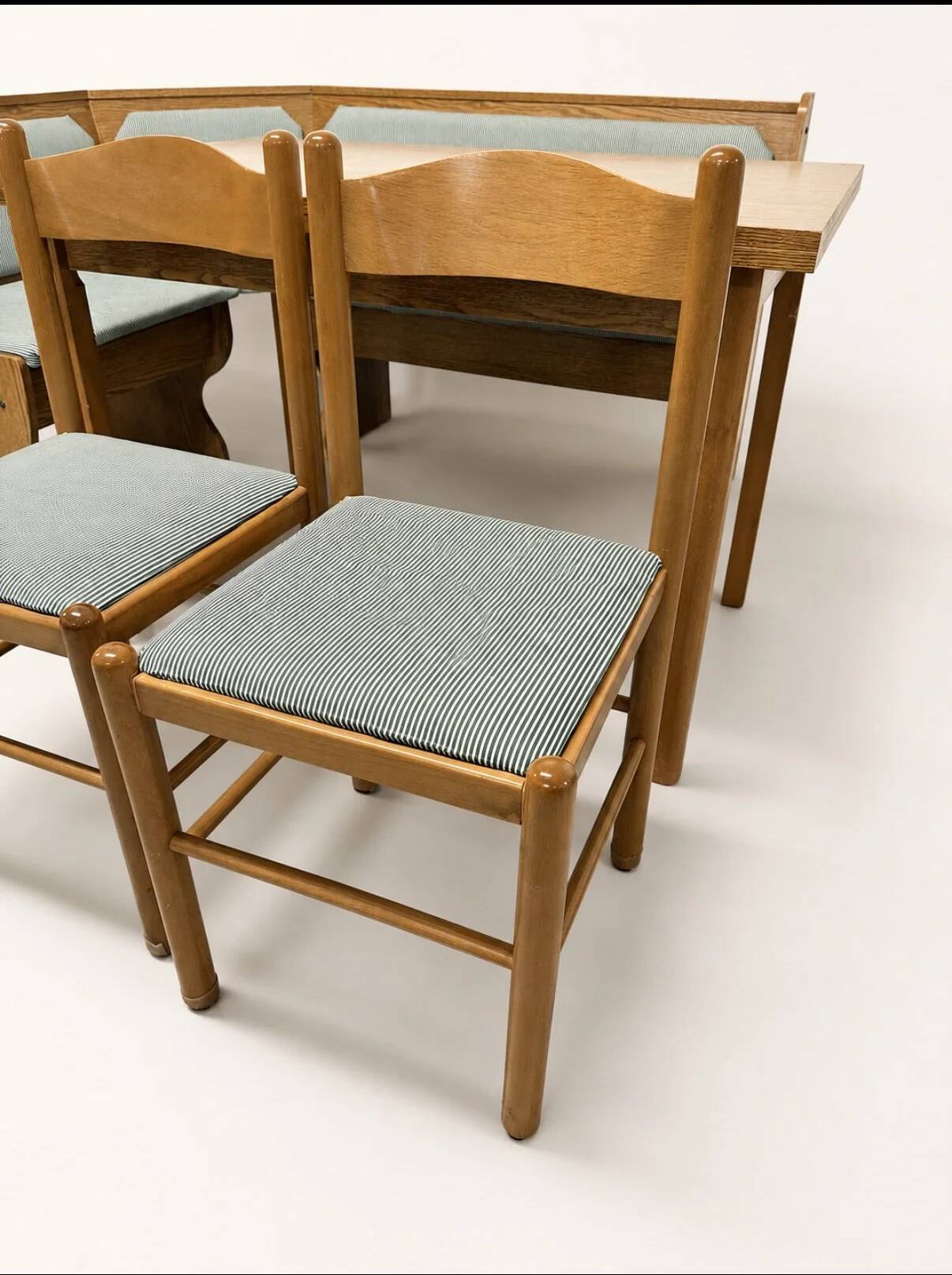 Ensemble vintage de coin repas en chêne — banquette, table extensible et 2 chaises