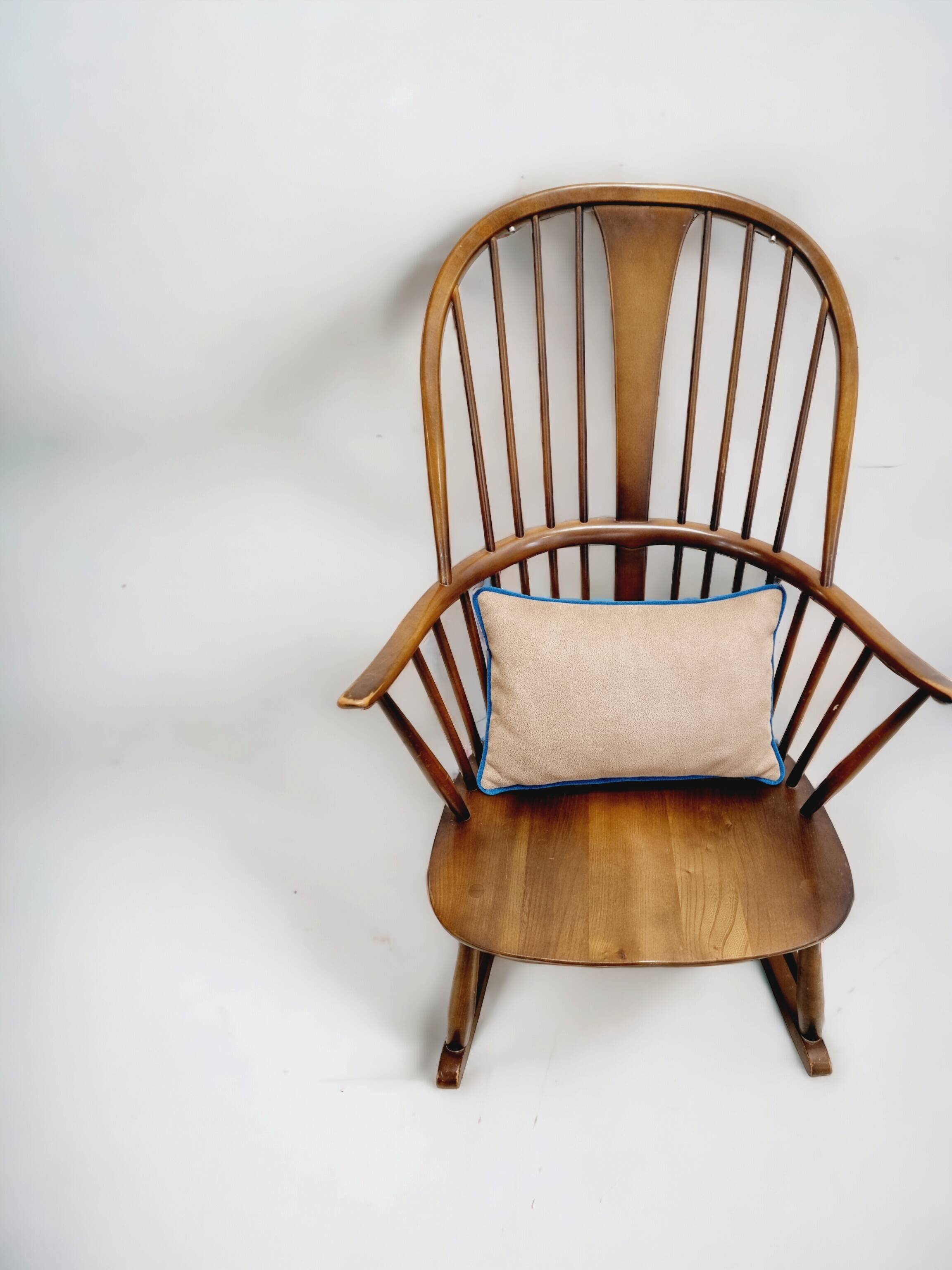 Mid Century Modern Rocking chair "Chairmaker's chair) by Lucian Ercolani for Ercol - 1950-1960s