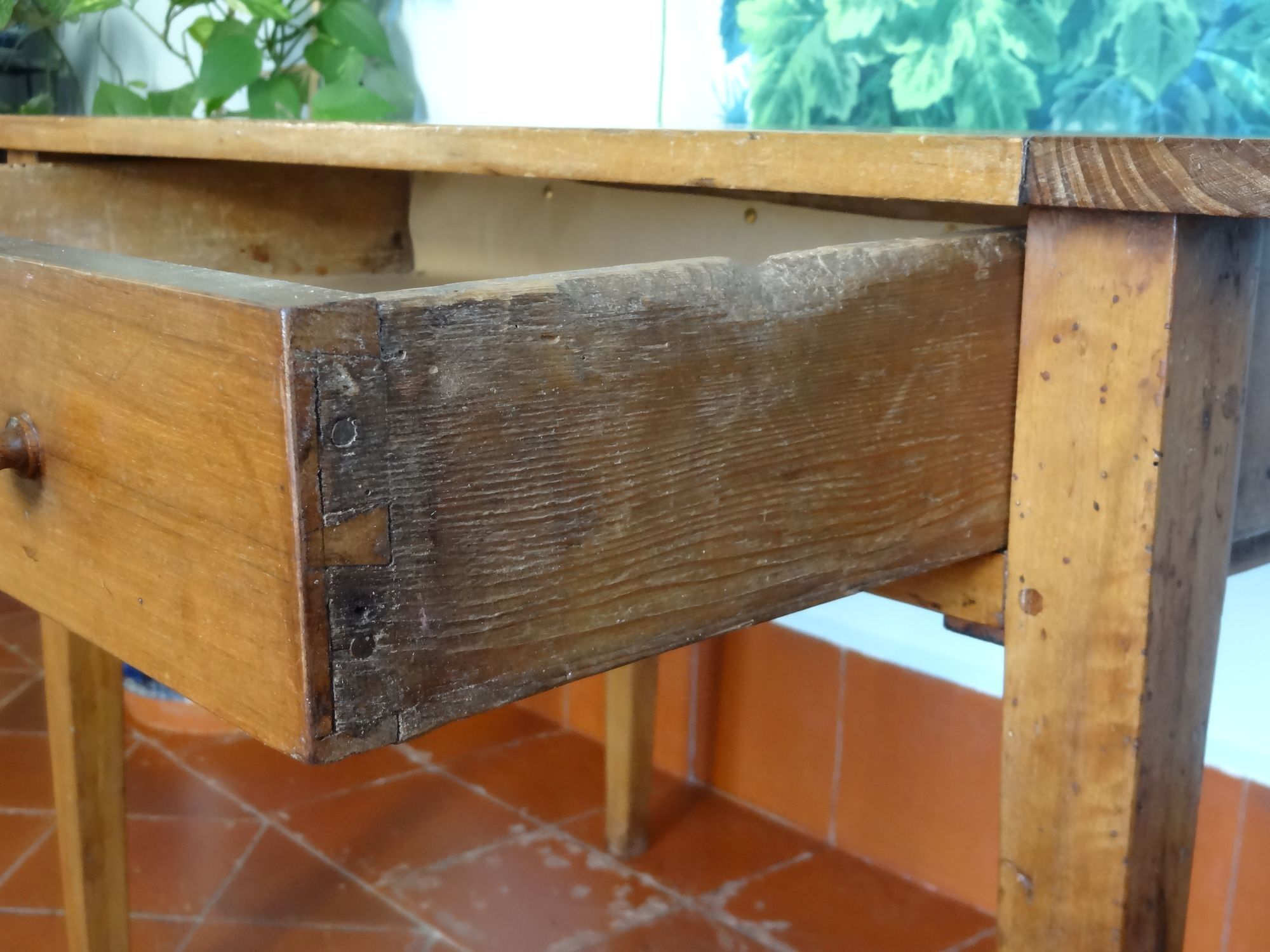 Cherry wood desk nineteenth century with a belt drawer 92 x 67 x 60 cm