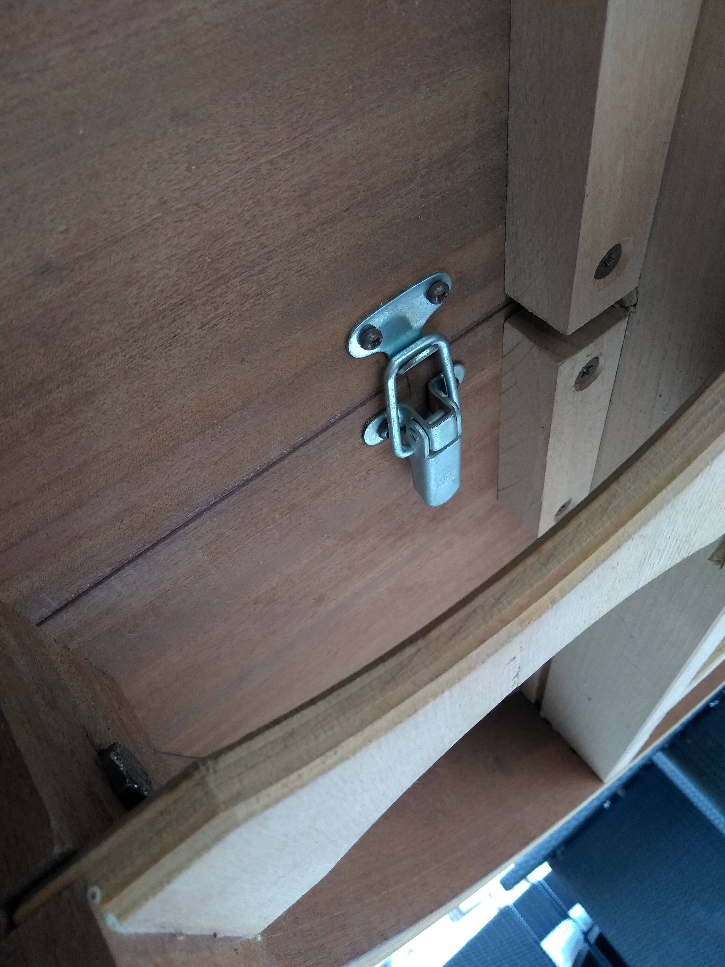 Scandinavian round table