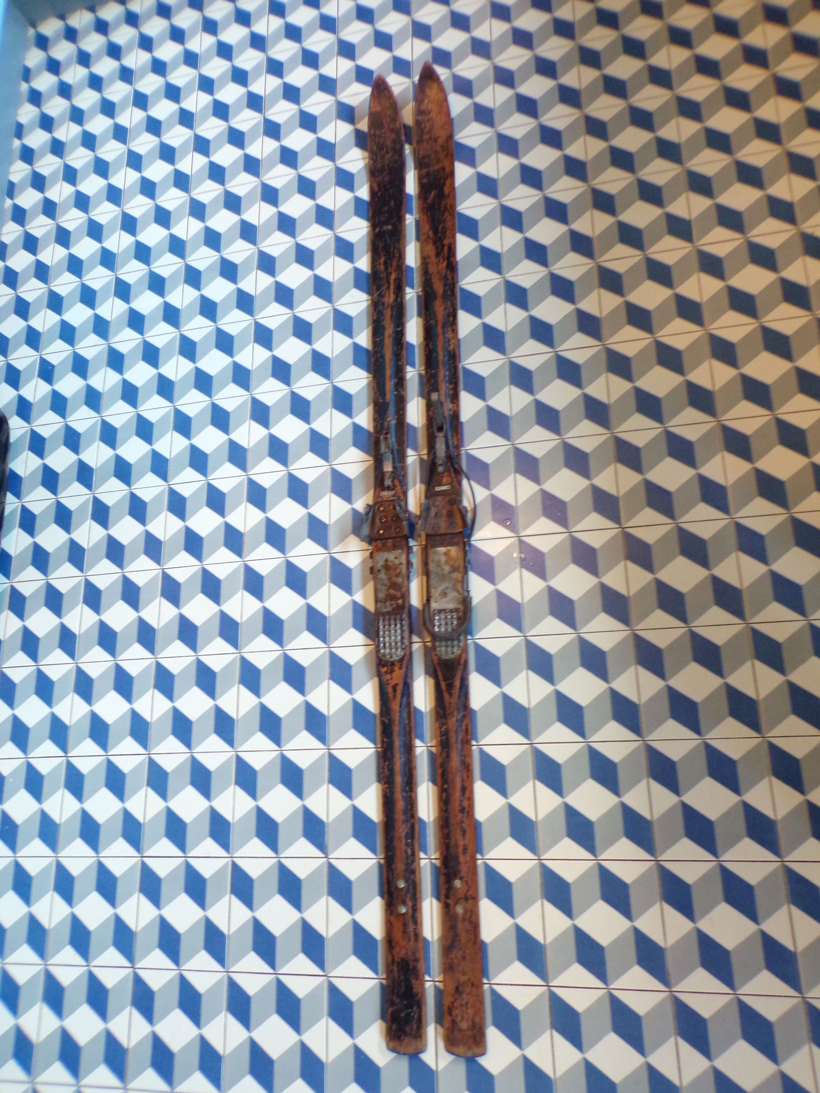 Pair of vintage wooden skis 208 cm