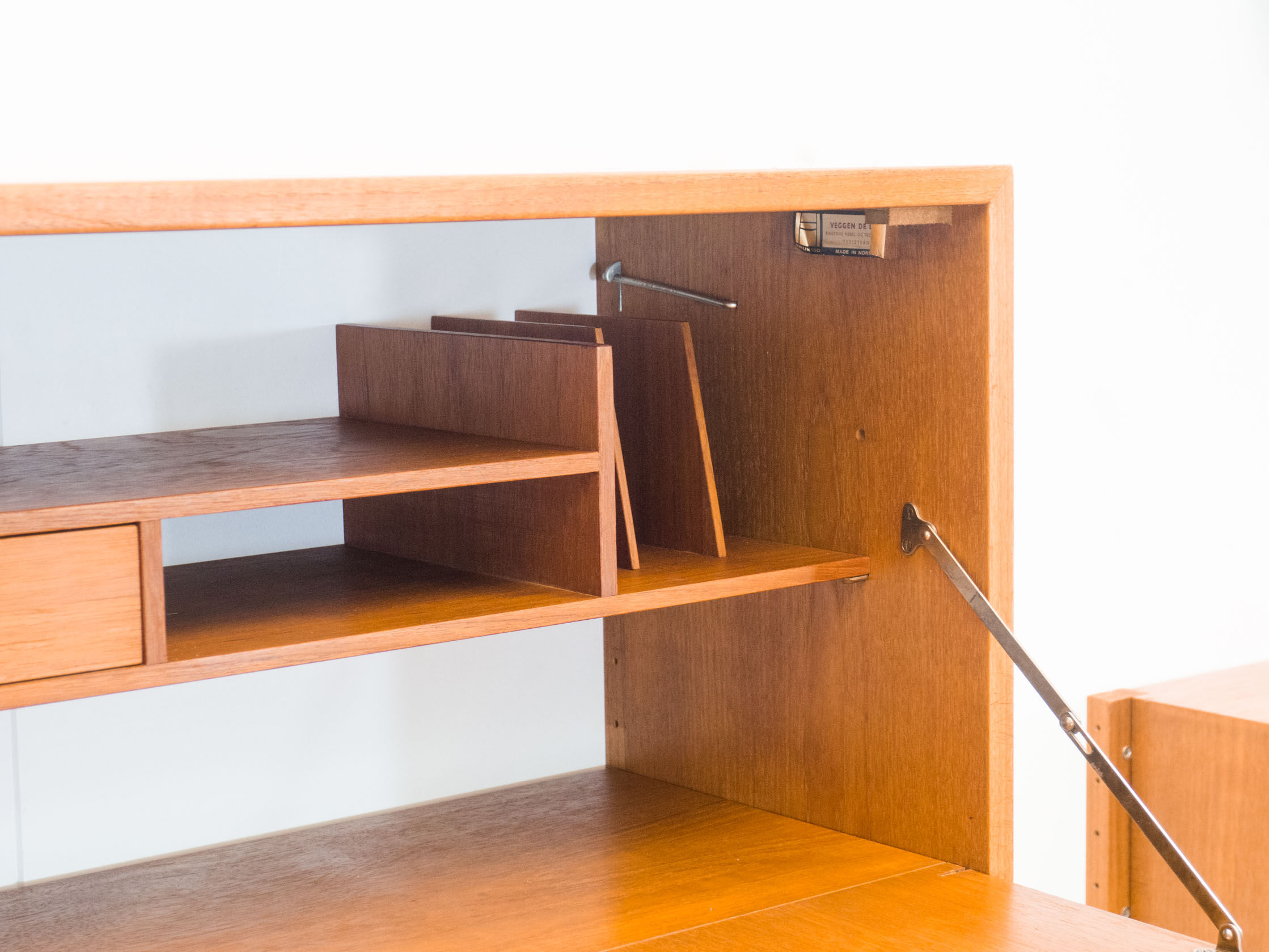 Bruksbo Tegnekontor ‘Veggen Deluxe’ wall cabinets – Torbjørn Afdal & Rolf Hesland