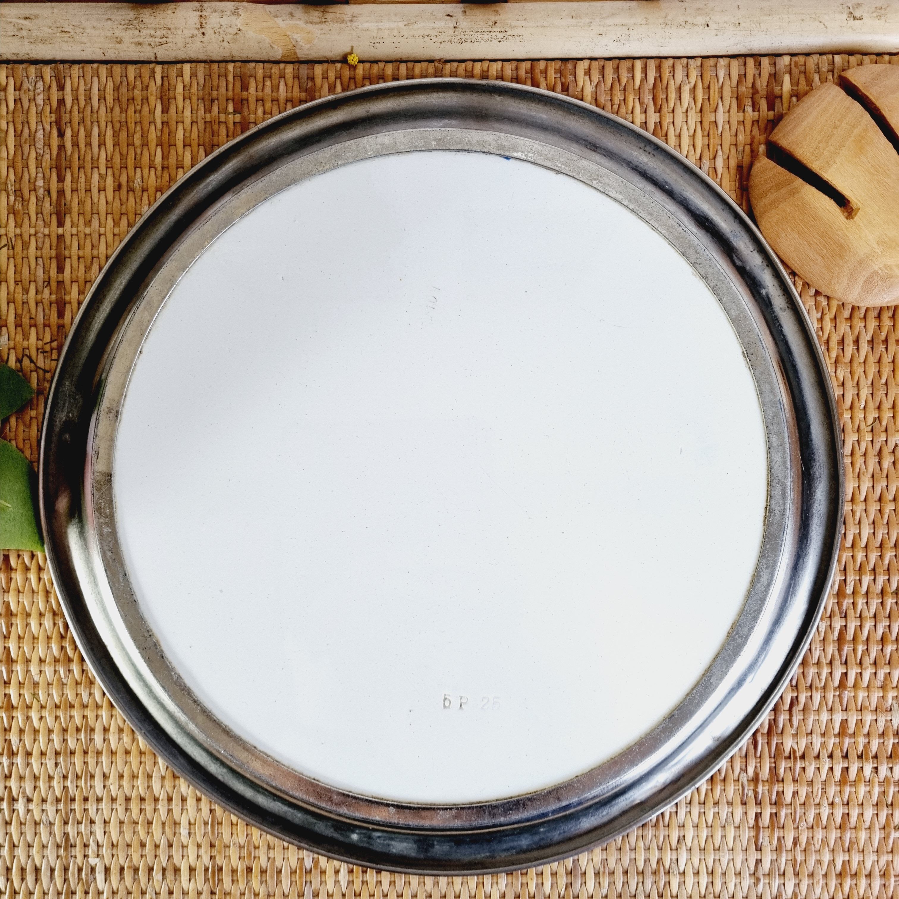 Metal and ceramic top 1930