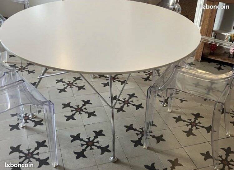 Glossy Kartell Table