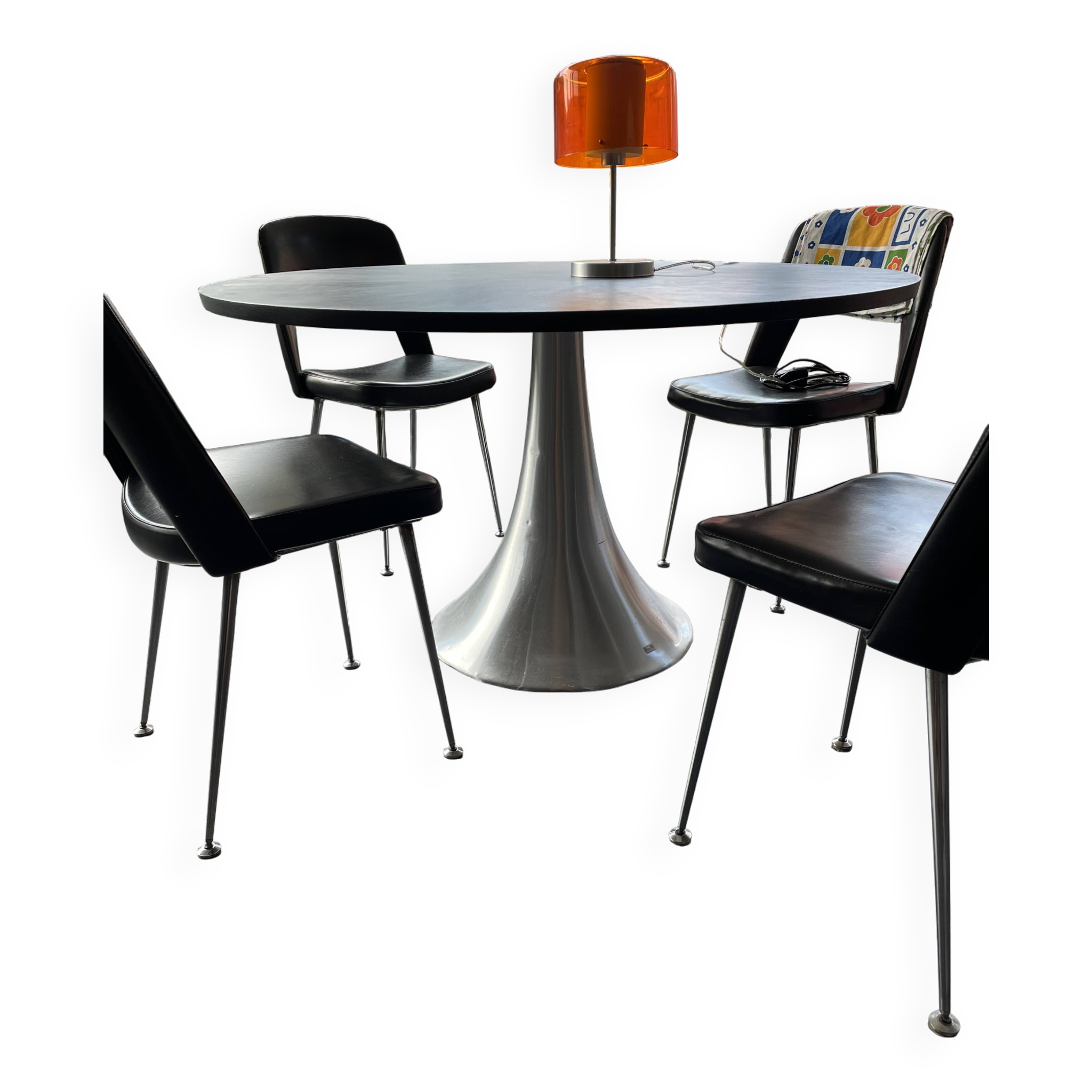 Table plateau noir ronde pied métal KARE design