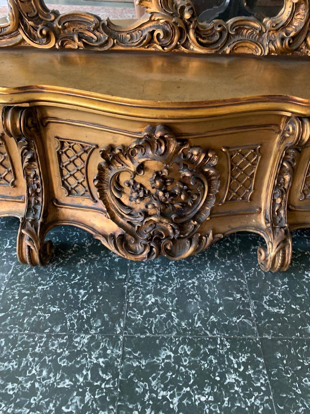 Golden Rococo-style mirror with chest
