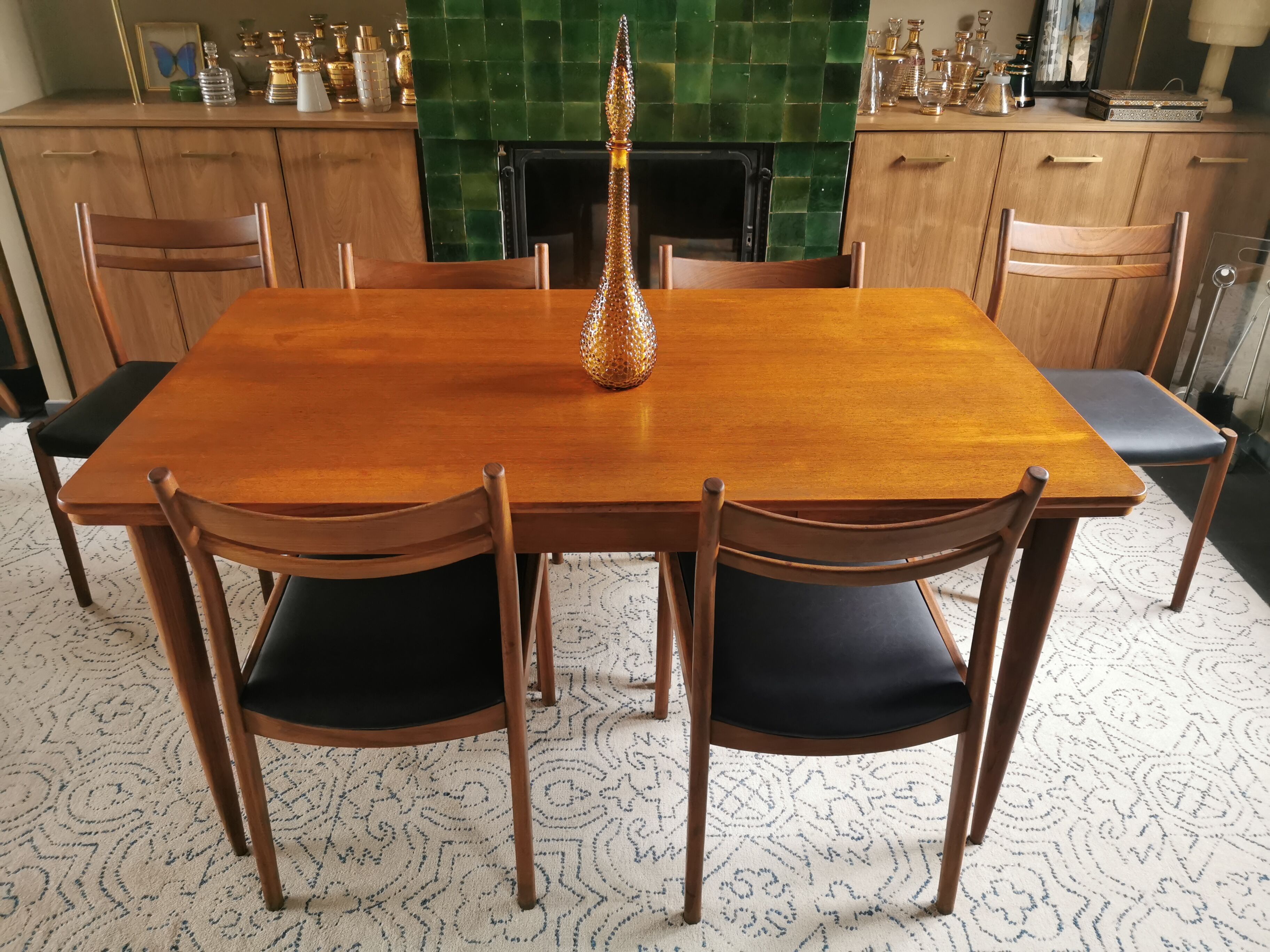 Table set and 6 Scandinavian Vintage Chairs in Teck