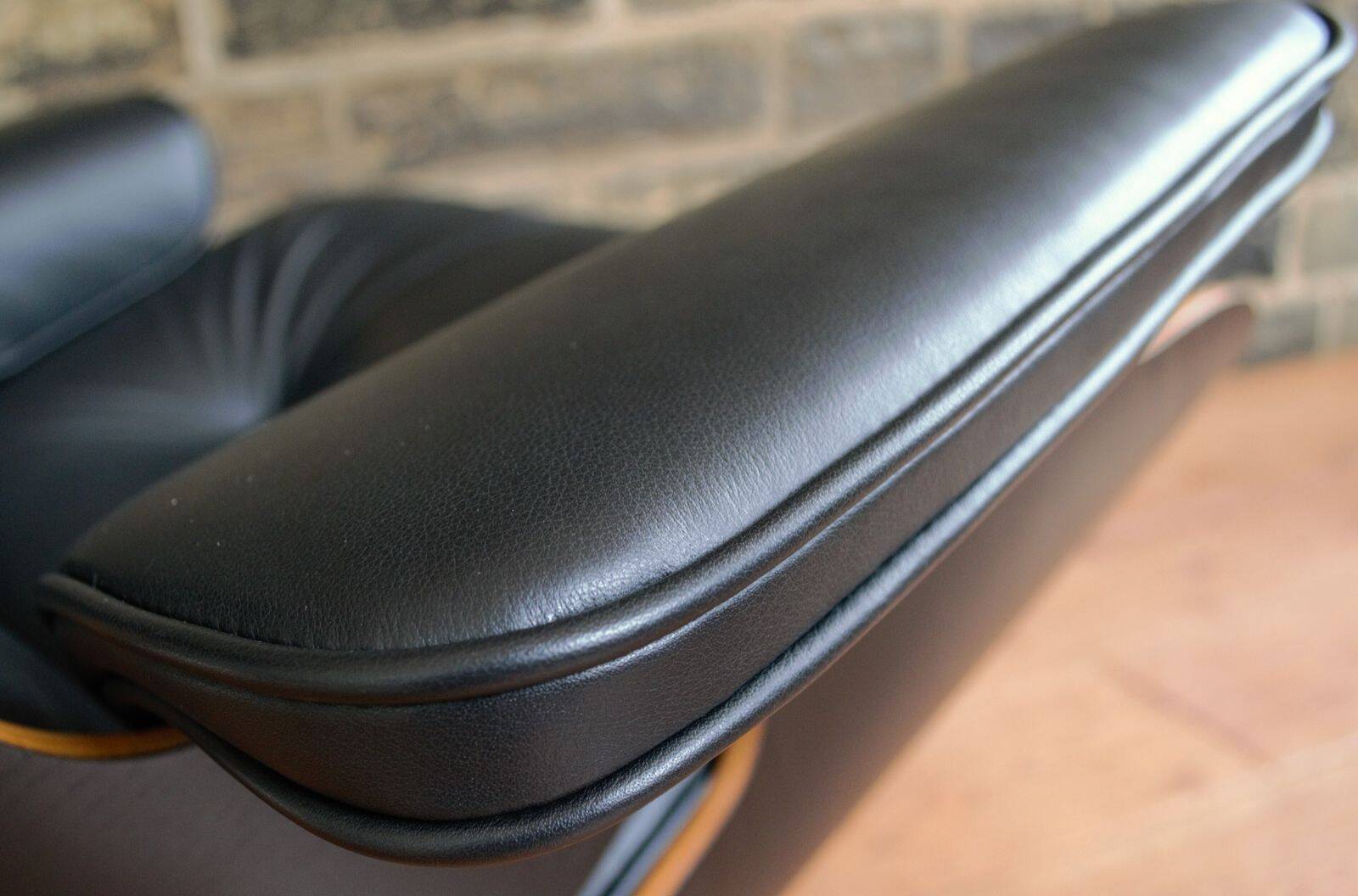 Herman Miller 670 restored version / new leather interior