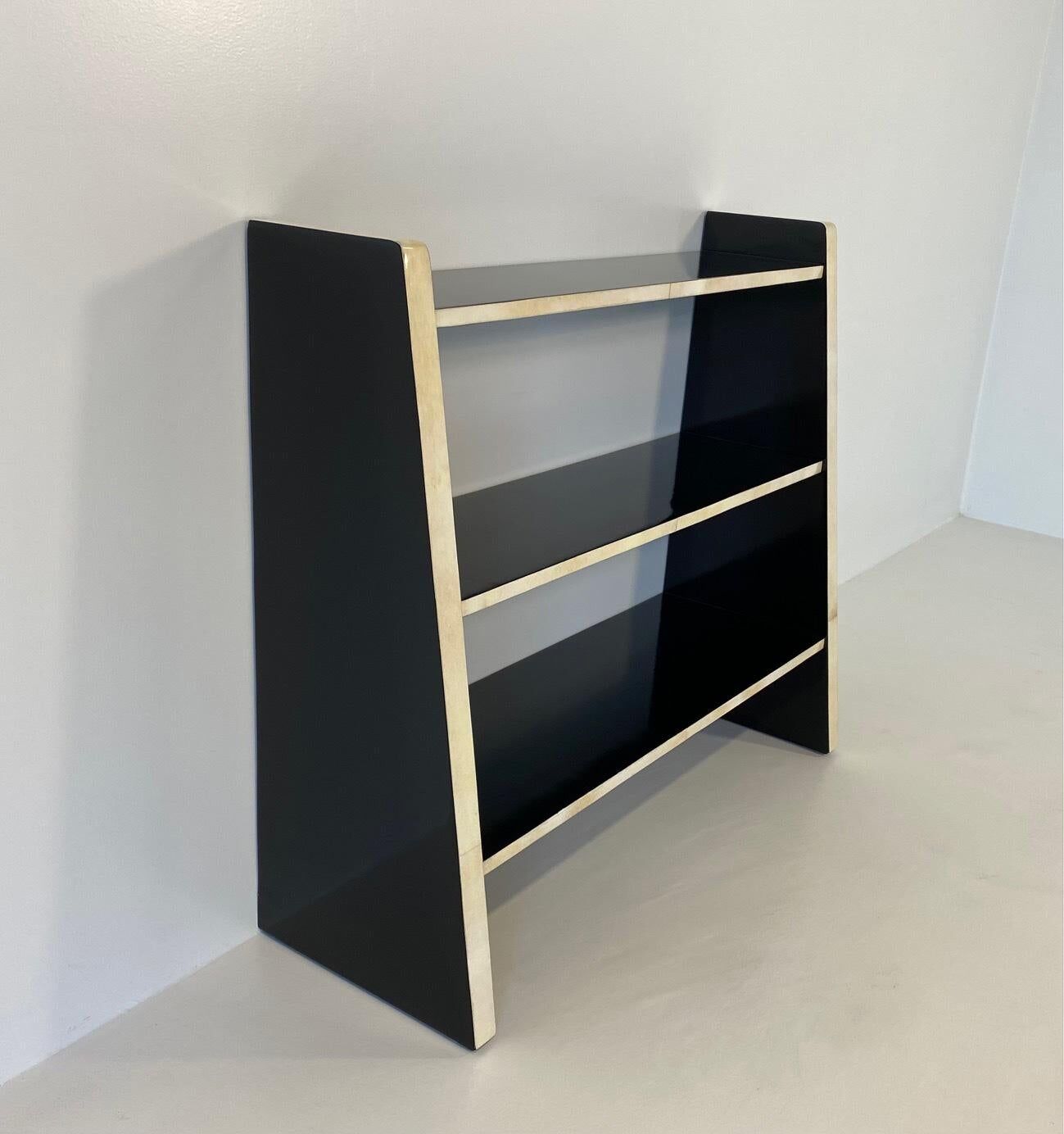 Italian Art Deco Bookcase in Parchment and Black Lacquer
