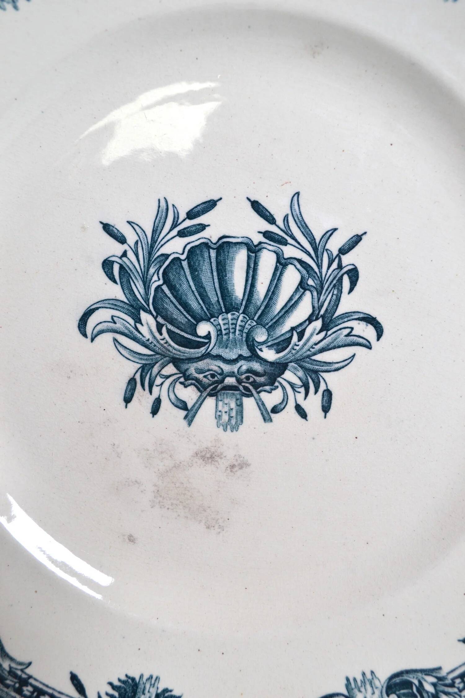 Vintage ceramic dinner plate from Terre de Fer – Reed and shell pattern