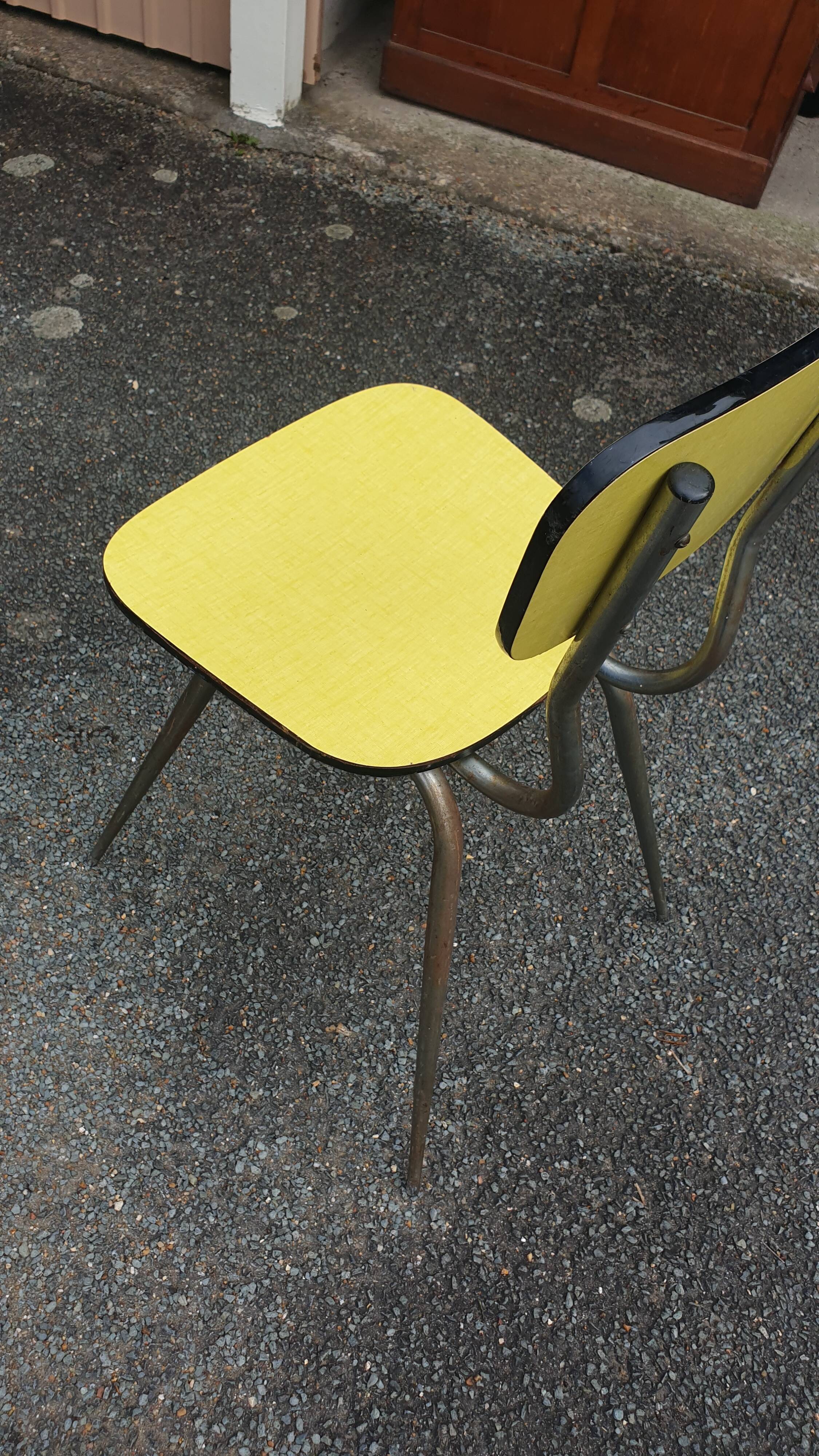 Chaise formica jaune canari