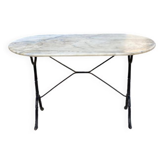 Table de bistrot marbre ovale et acier noir 4 couverts 120cm