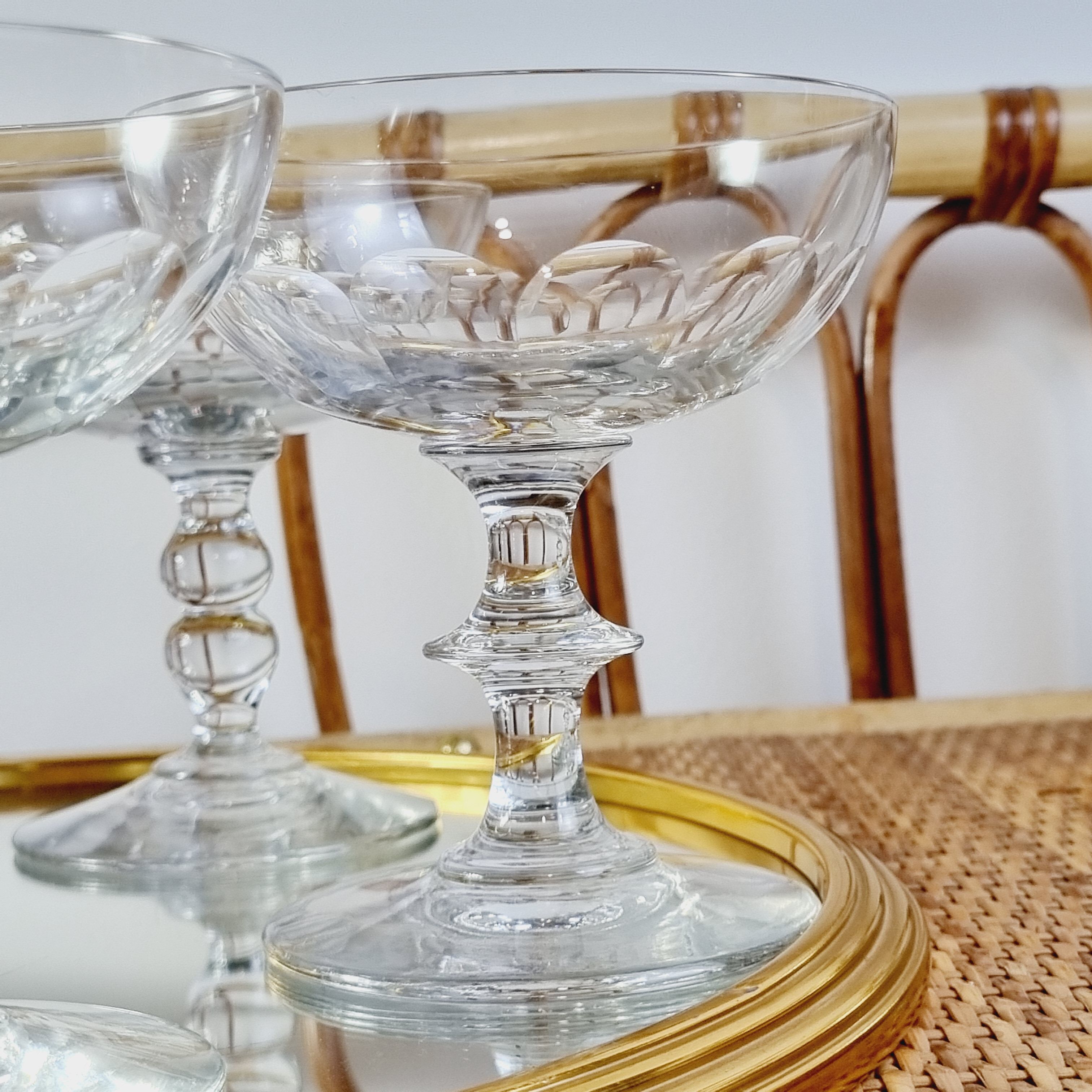 Set of 8 champagne glasses in carved blown glass