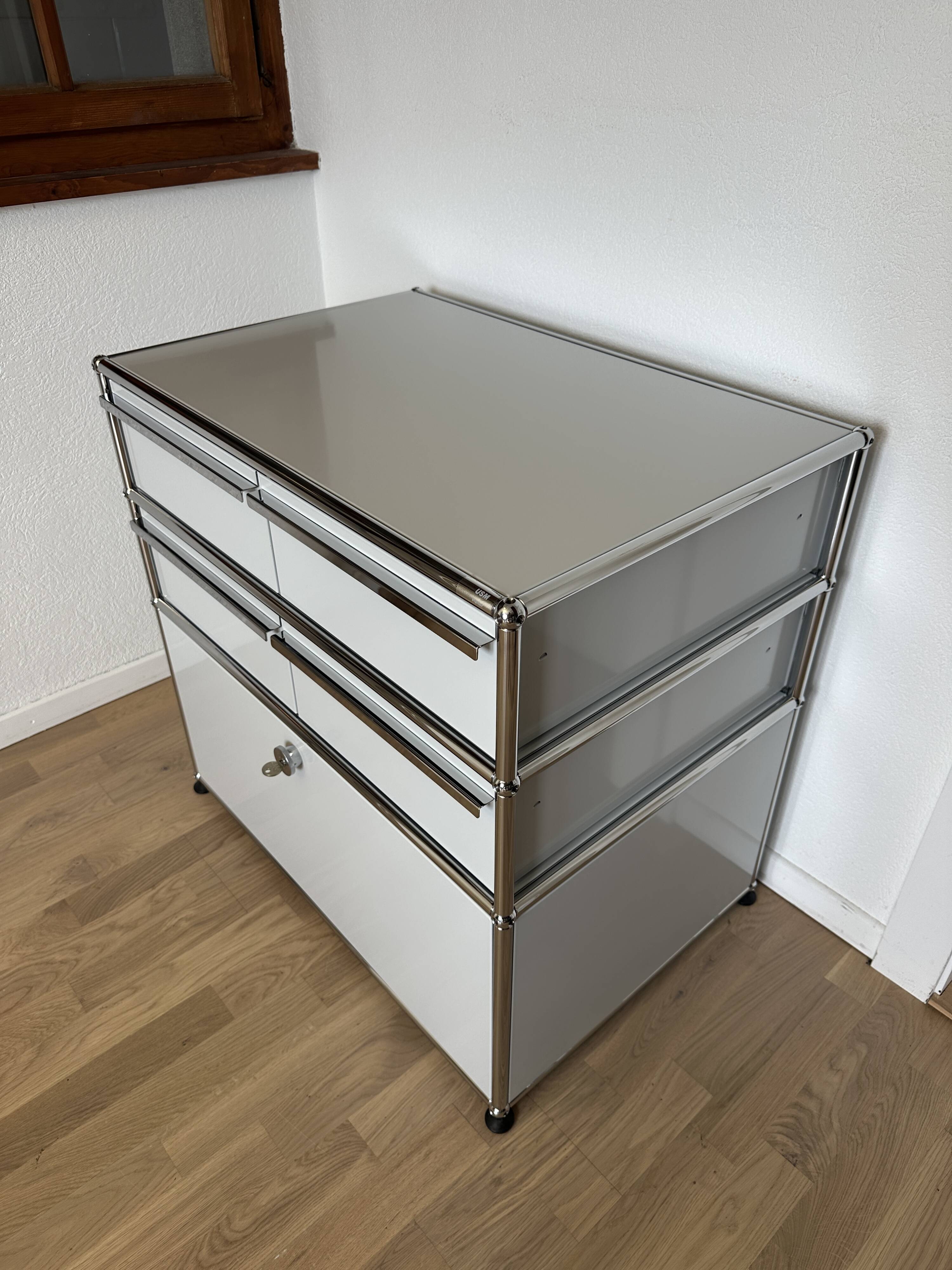 USM Haller Commode in Light Grey