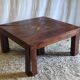Table basse triangulaire en bois massif