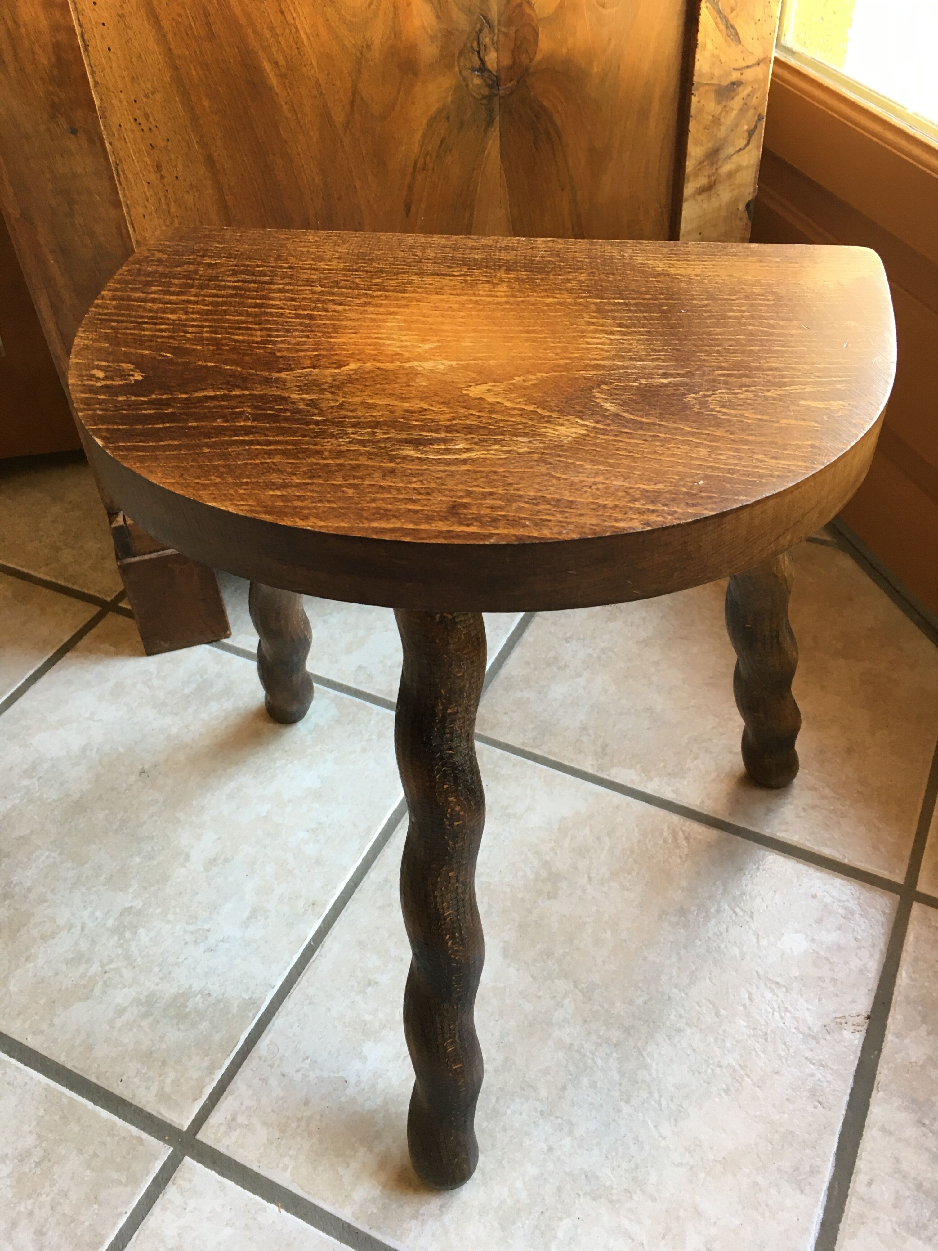 Tripod farm stool