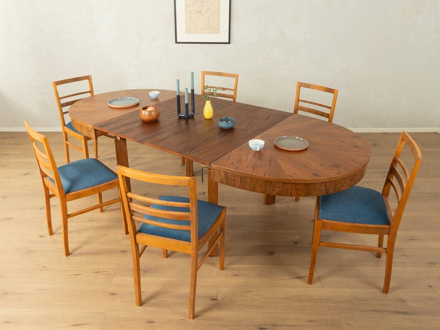 Elegant extendable dining table by Ruscheweyh, 1930s, walnut