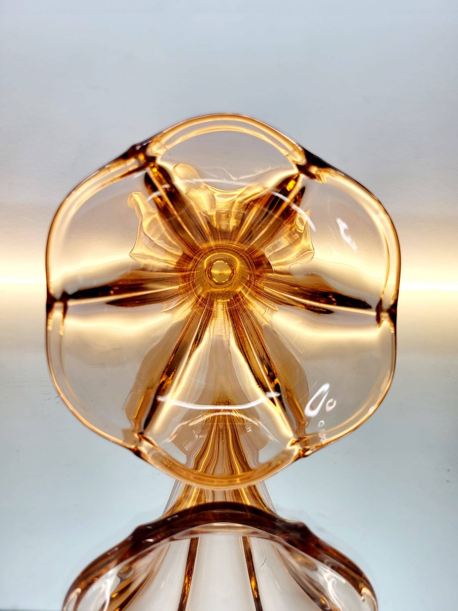 Val Saint Lambert Art deco vaas, serie Luxval model Américain M, rosé kleur