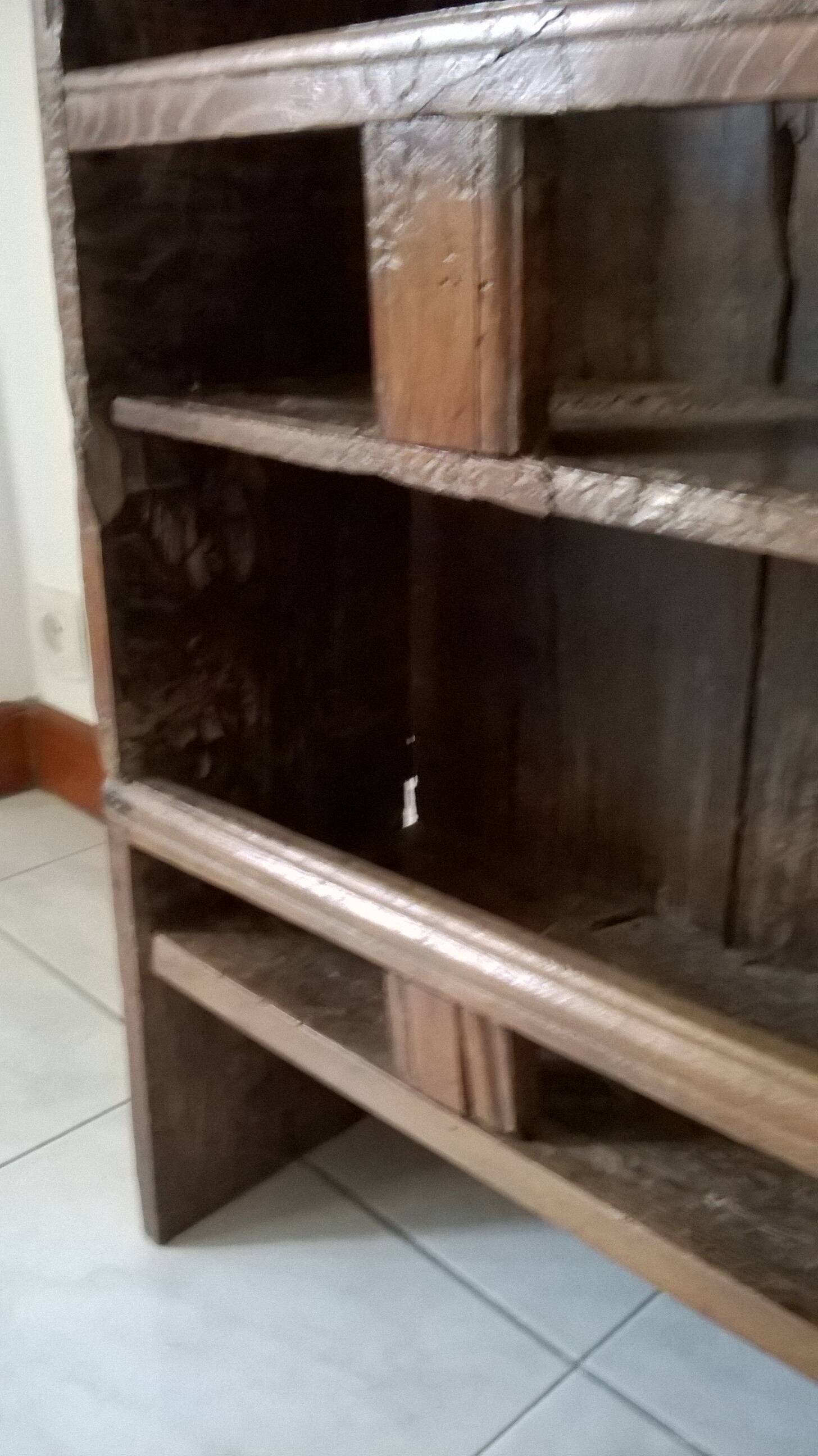Old oak dresser or shelf to place on the ground