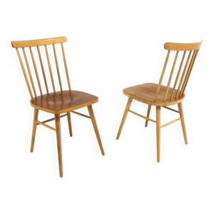 2 chaises scandinaves