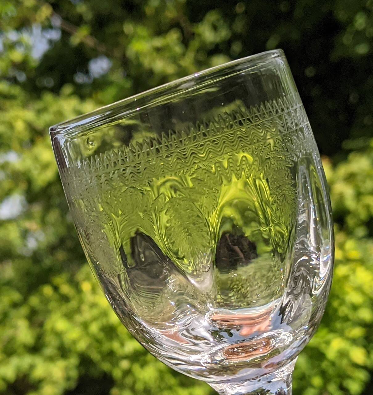 Belle Epoque. Verre souflé gravé. Service 40 pièces.