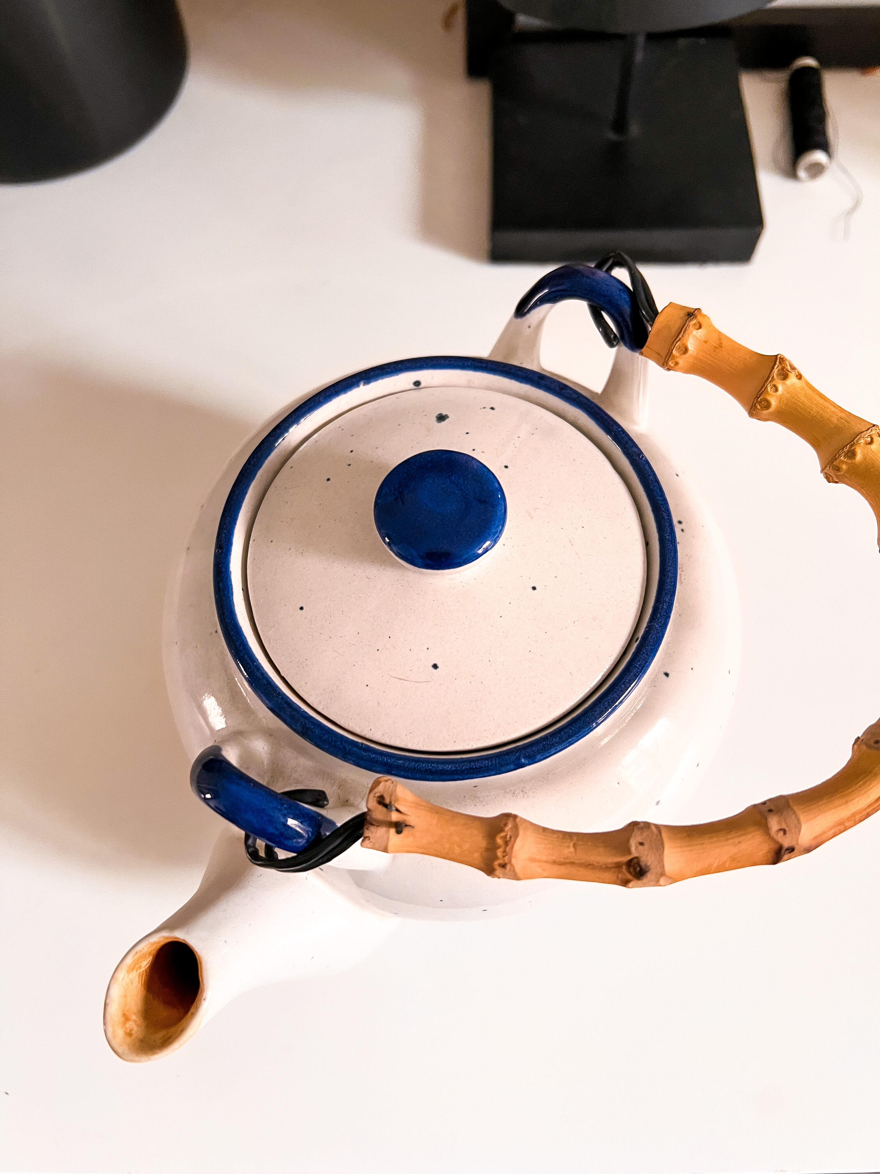 Teapot in sandstone and rose handle