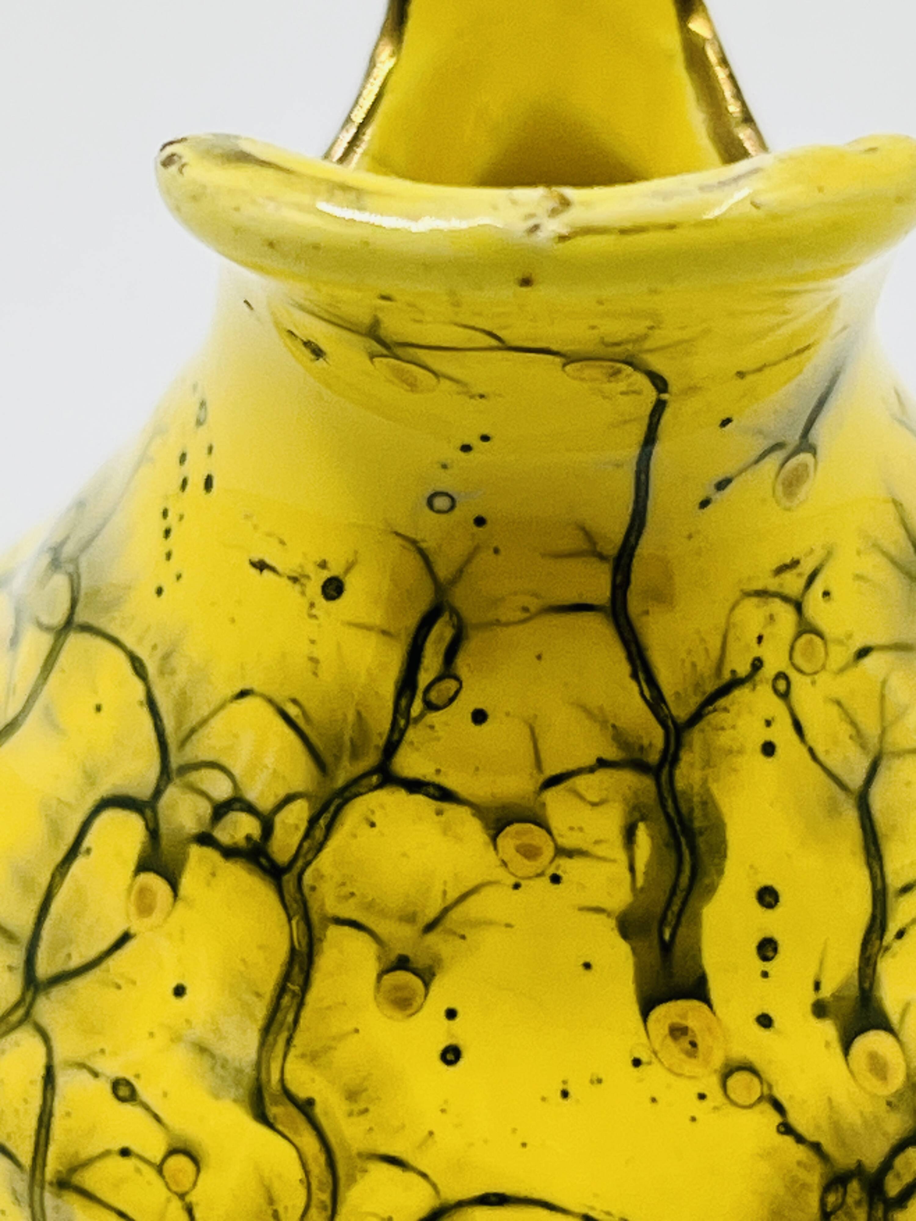 Pichet miniature de collection jaune et or fin
