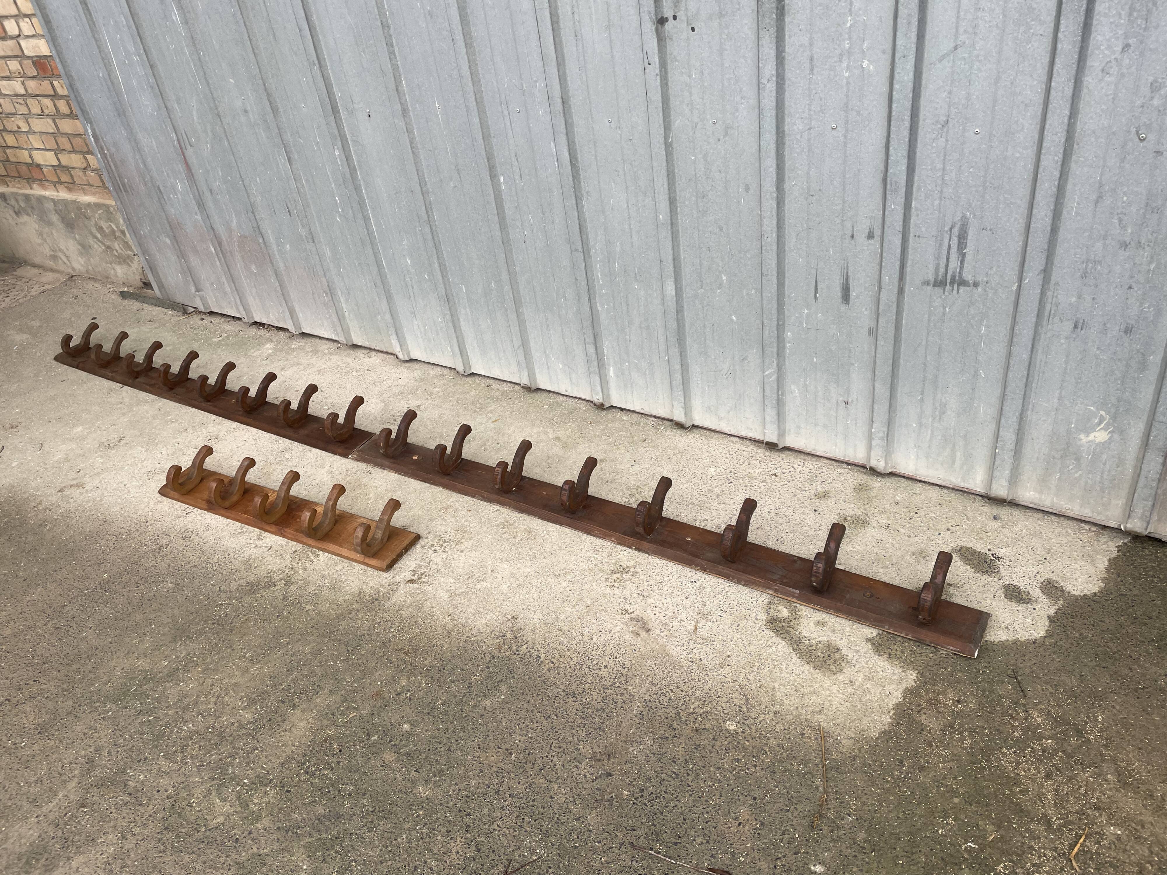 Wooden wall-mounted coat rack with 5 hooks